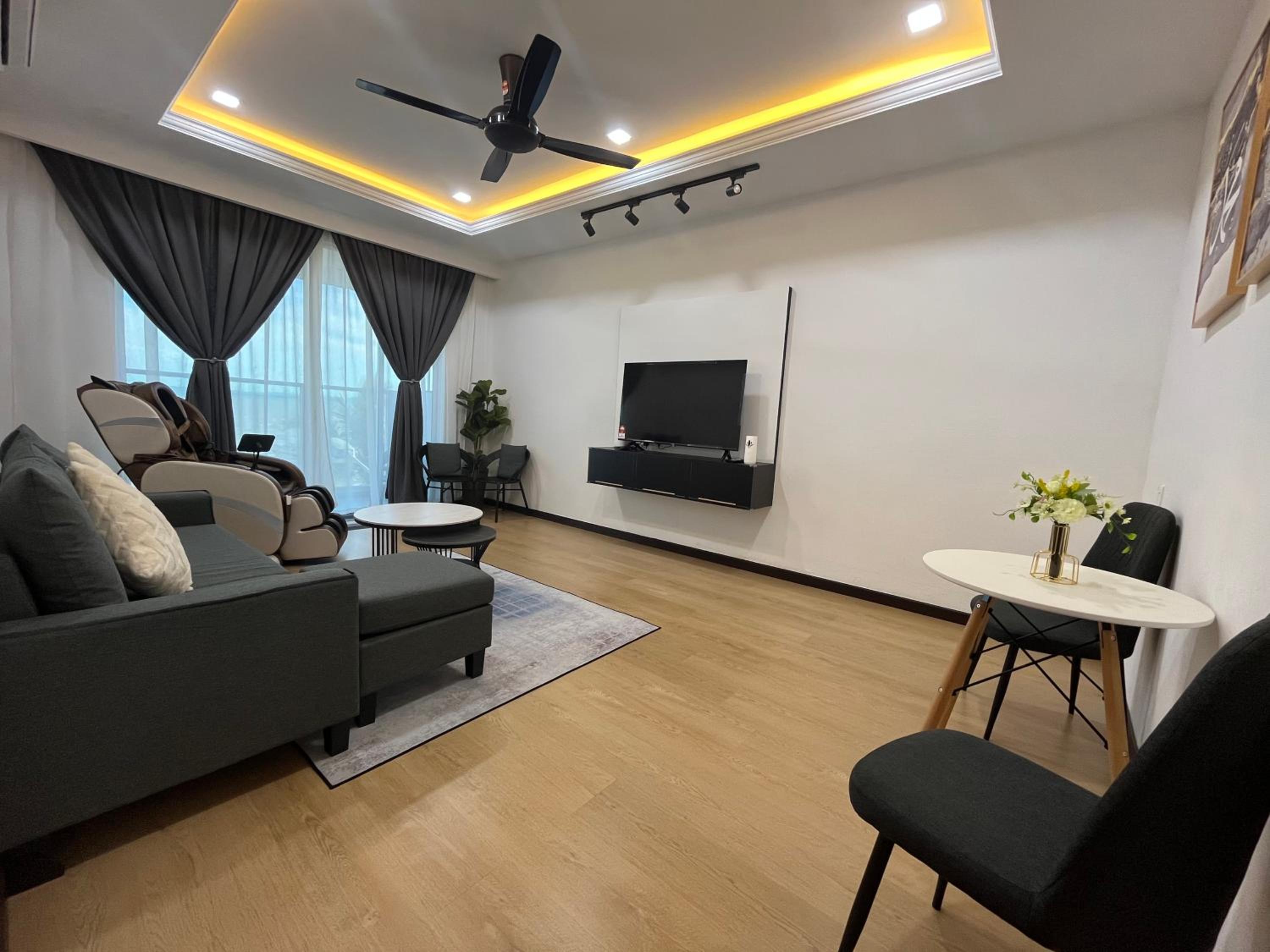 Three-Bedroom Apartment photo 2