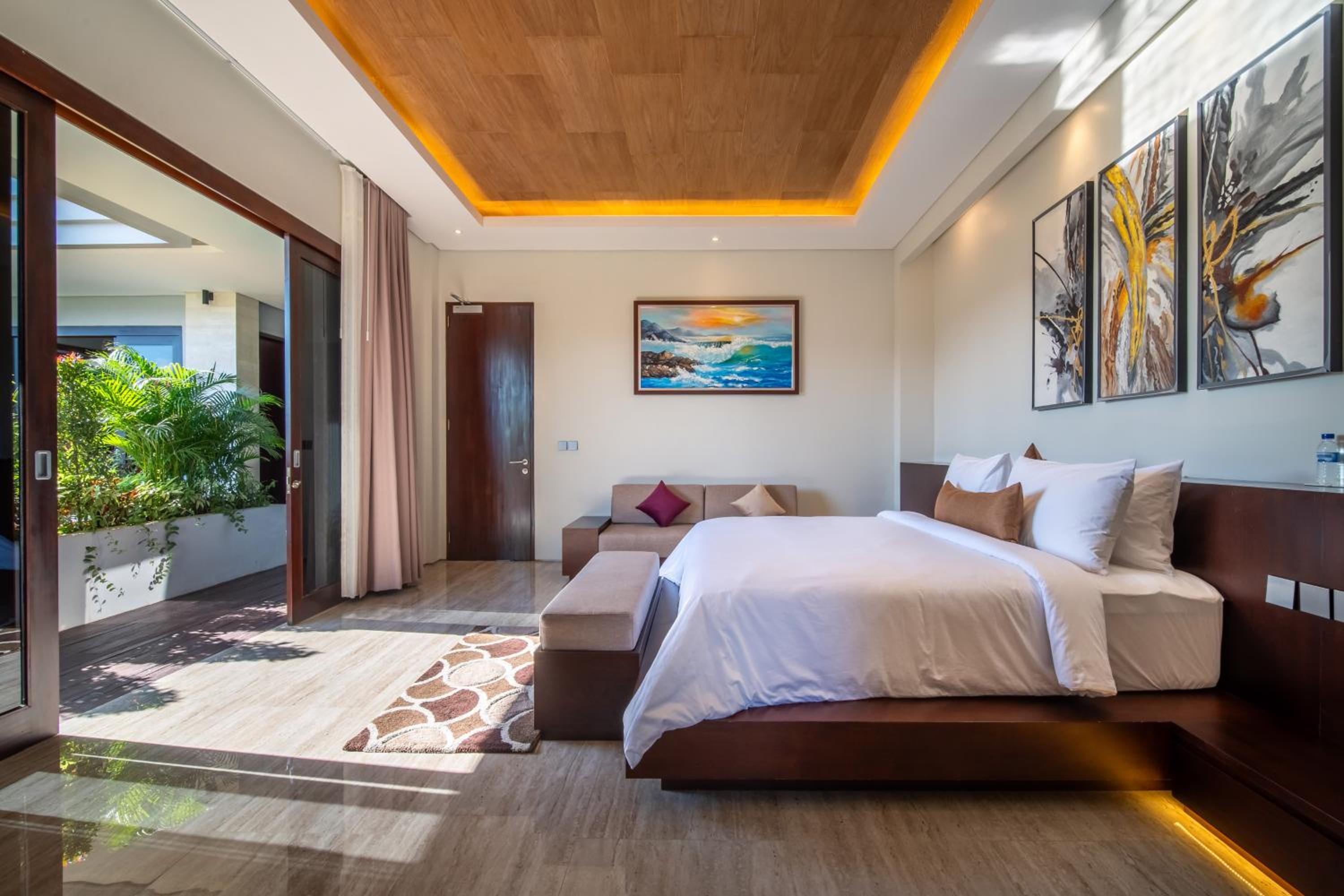 Three-Bedroom Premium Suite Villa with Private Pool photo 3