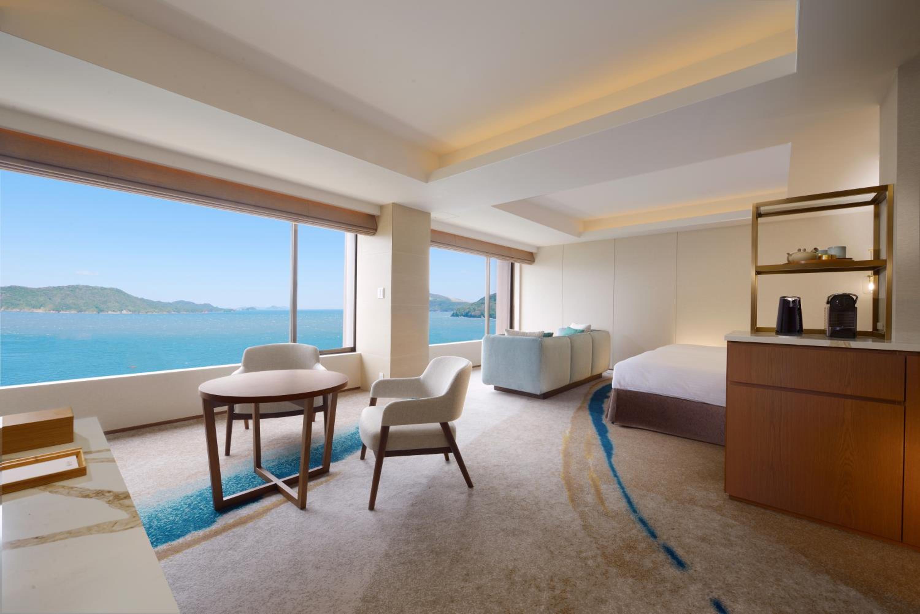 Suite with Ocean View - Club Lounge Access photo 1