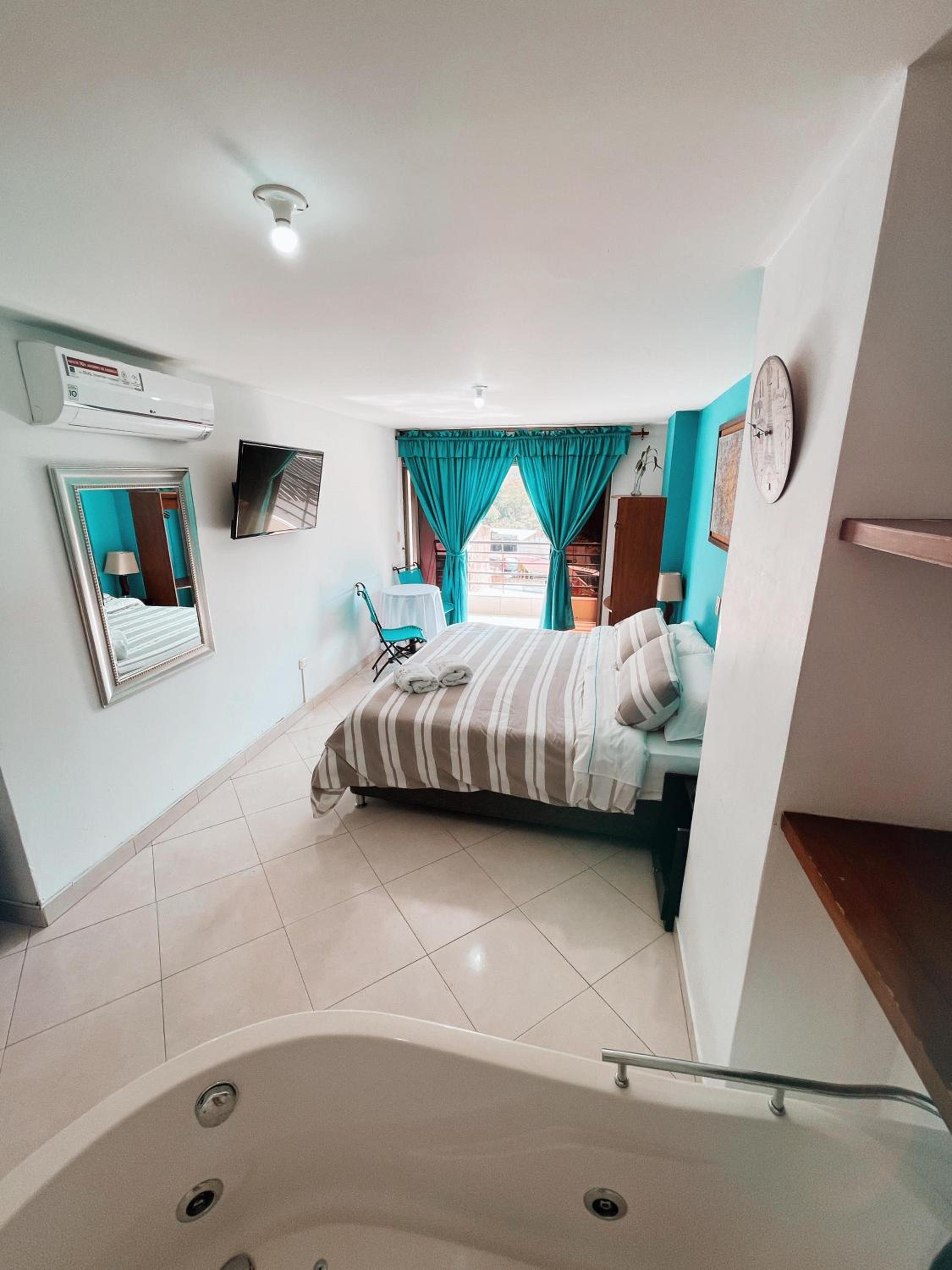 Deluxe Suite with Spa Bath photo 3