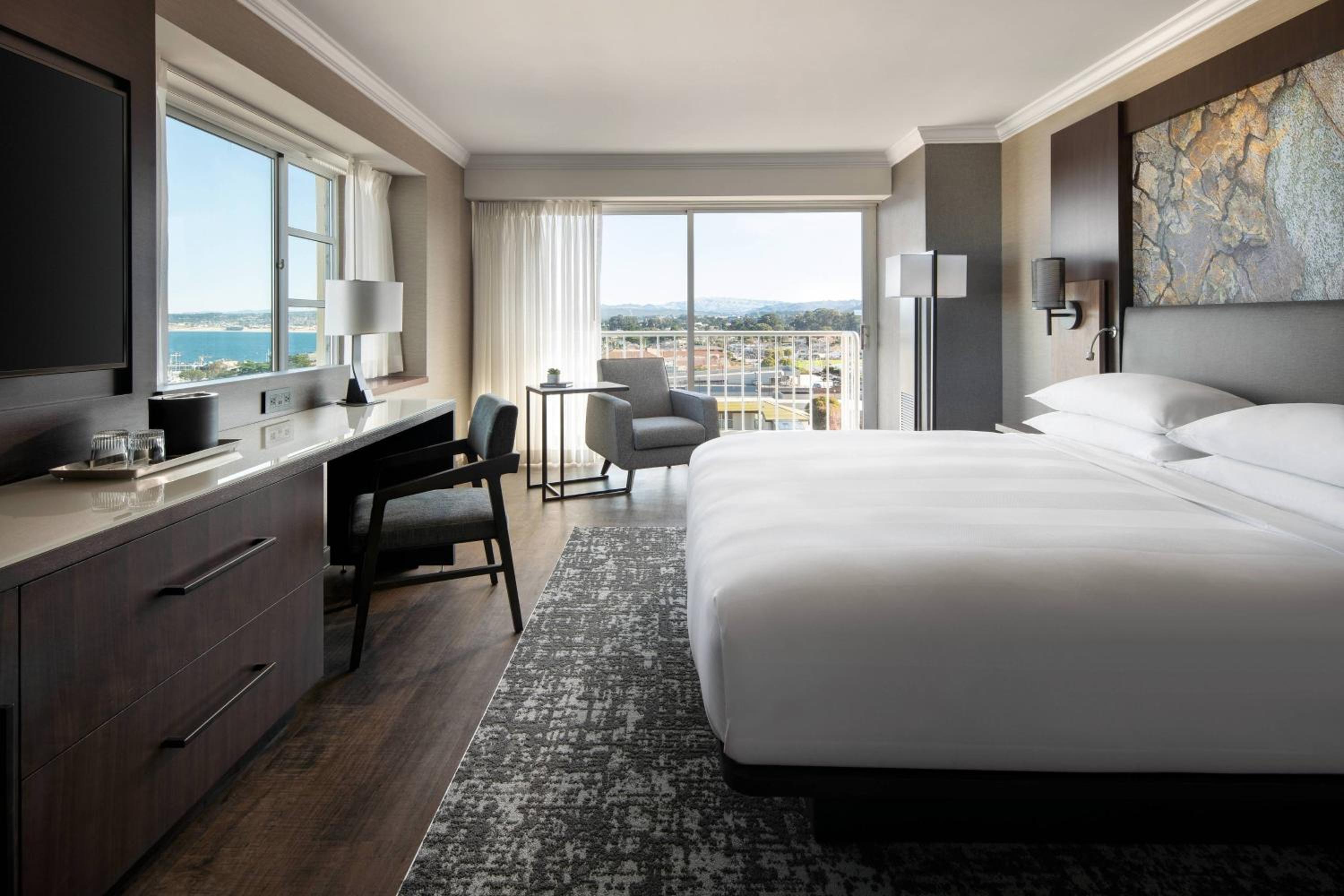 King Room with Bay View - Photo 2