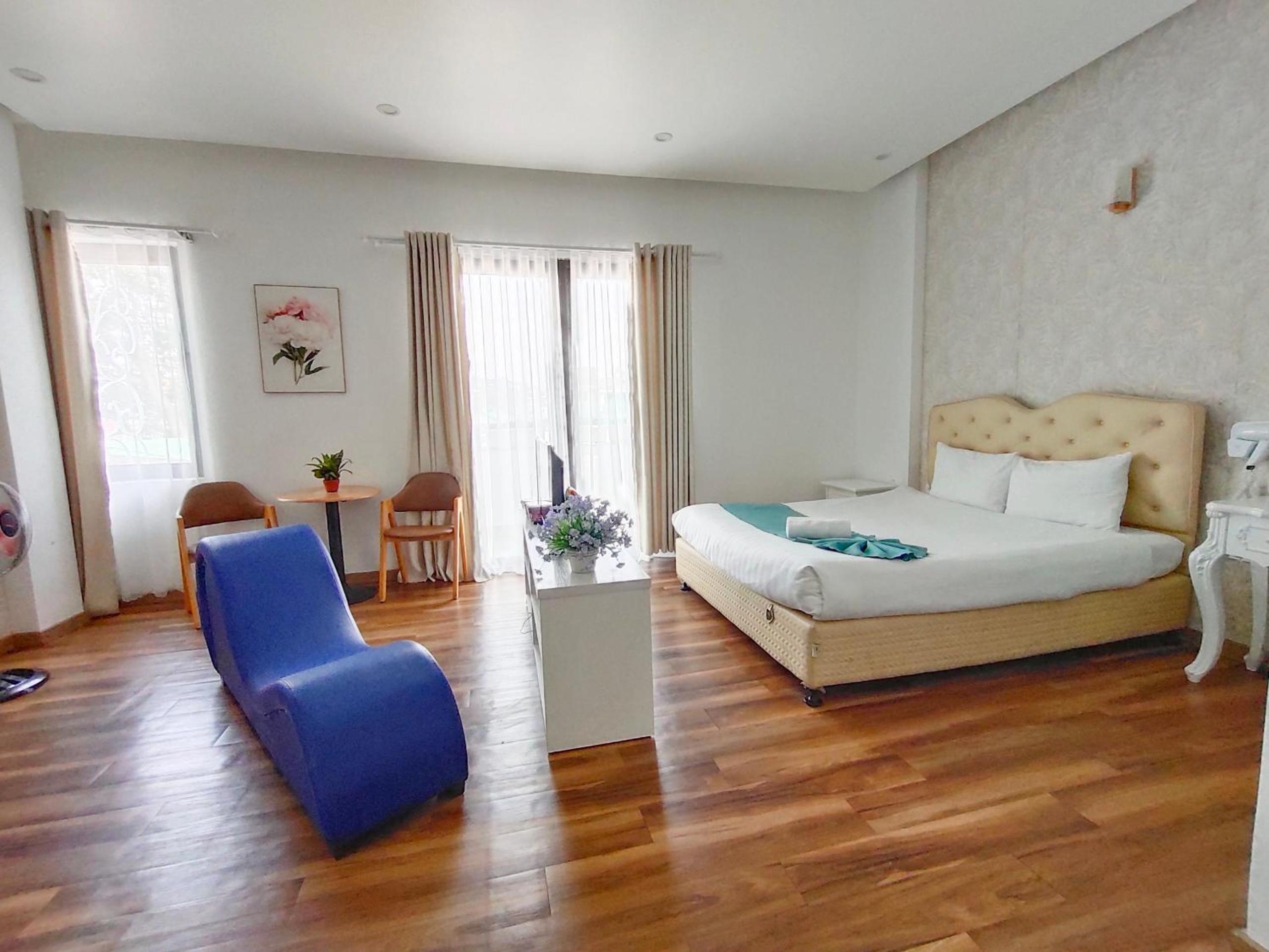 Studio with Balcony - Photo 9