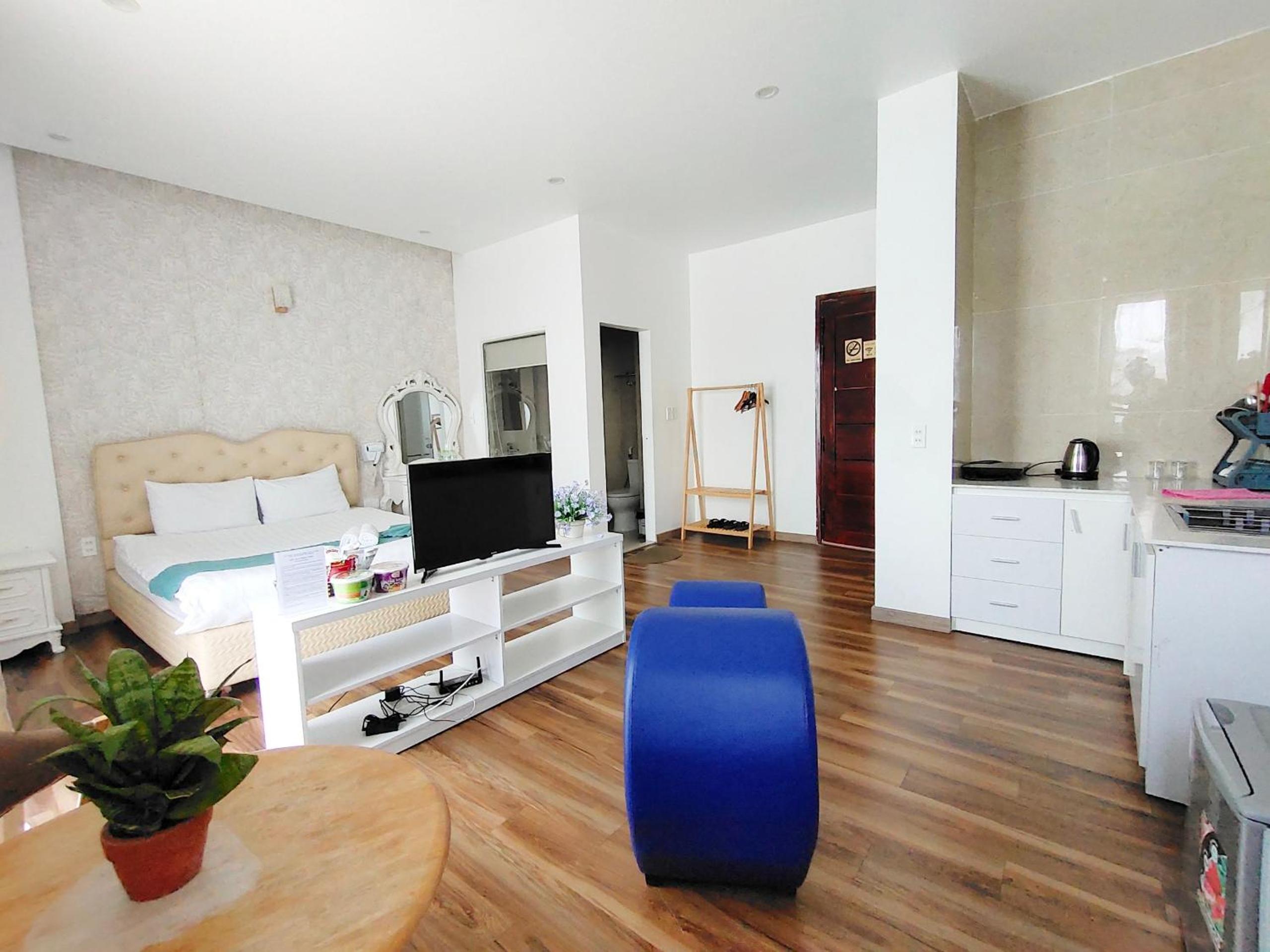 Studio with Balcony - Photo 29