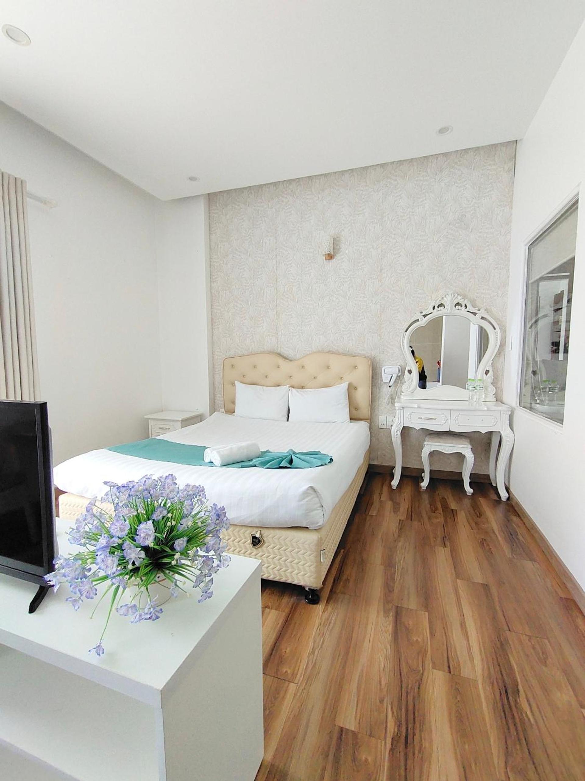 Studio with Balcony - Photo 30