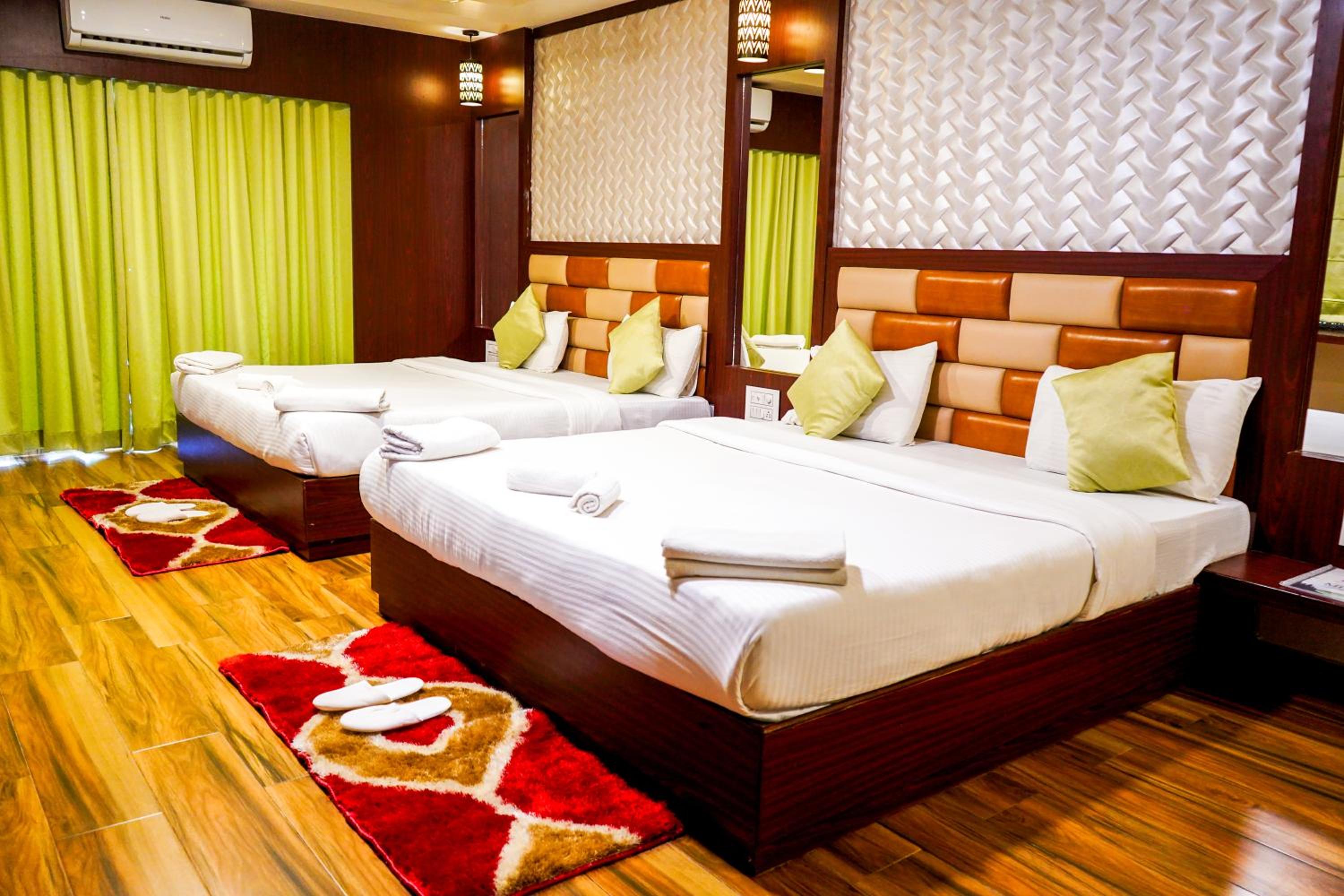 Deluxe Family Room - Photo 1