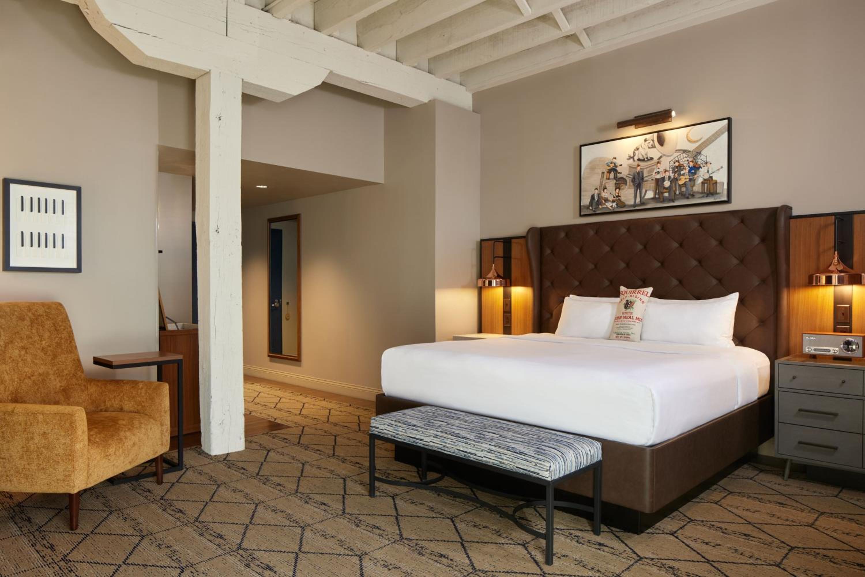 Guest Room, 1 King - Photo 1