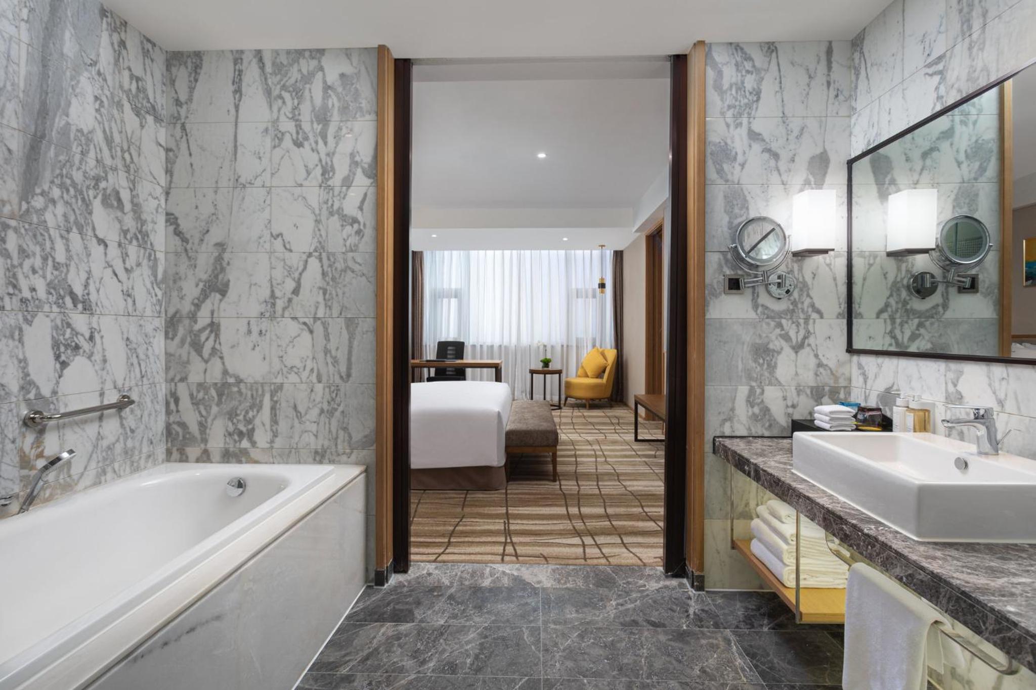One-Bedroom King Suite - Photo 4