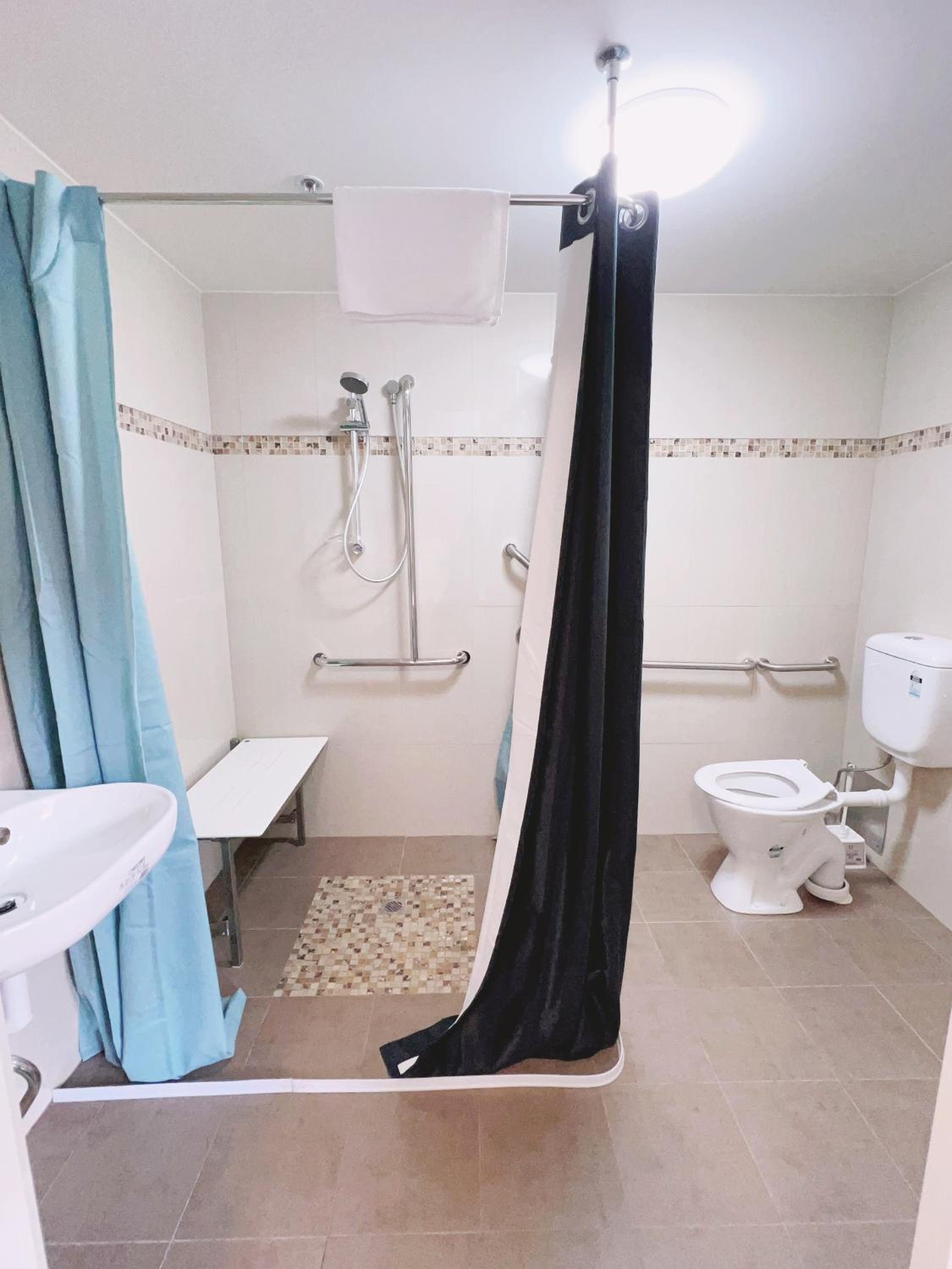 Standard Suite - Photo 7