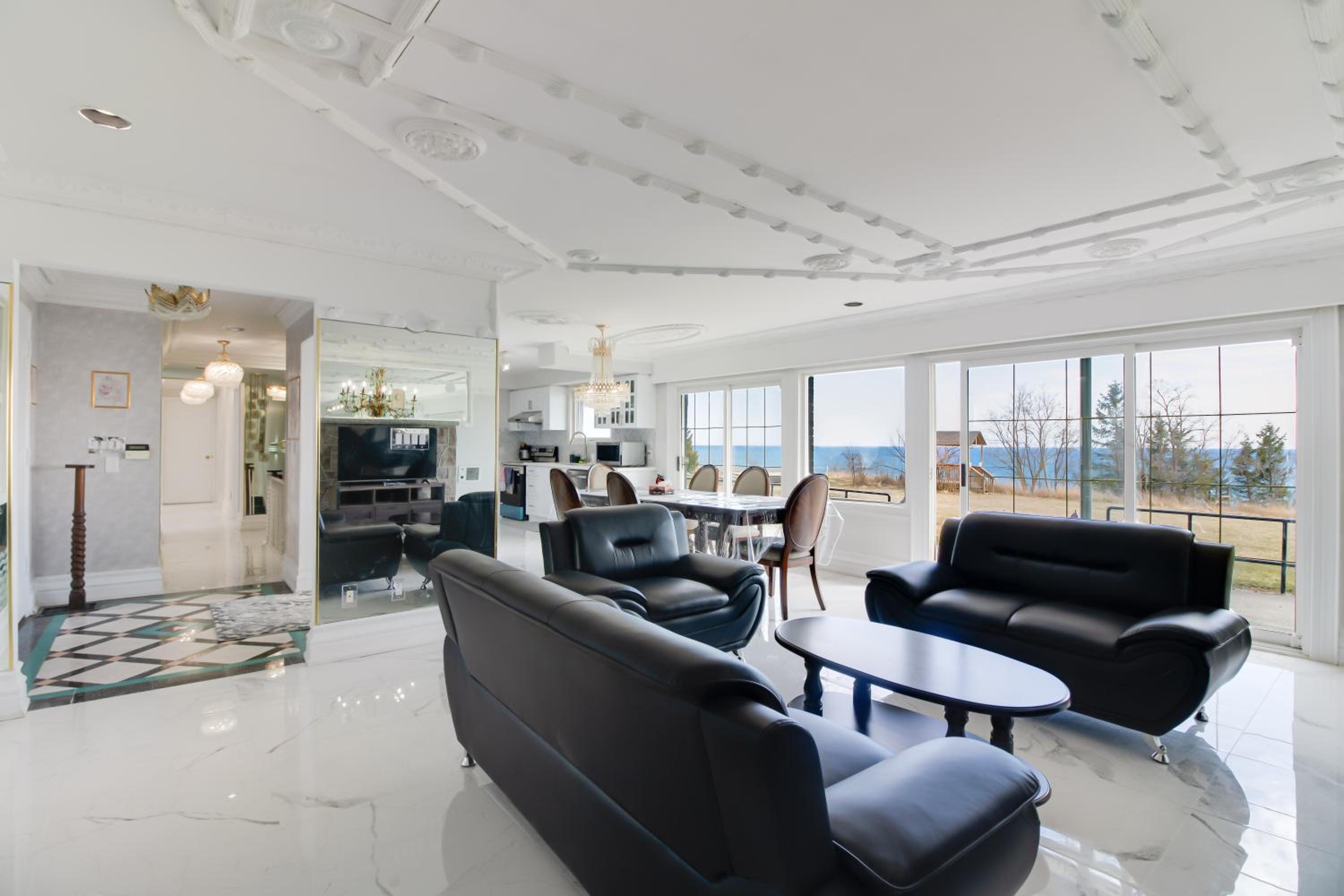 Villa photo 1