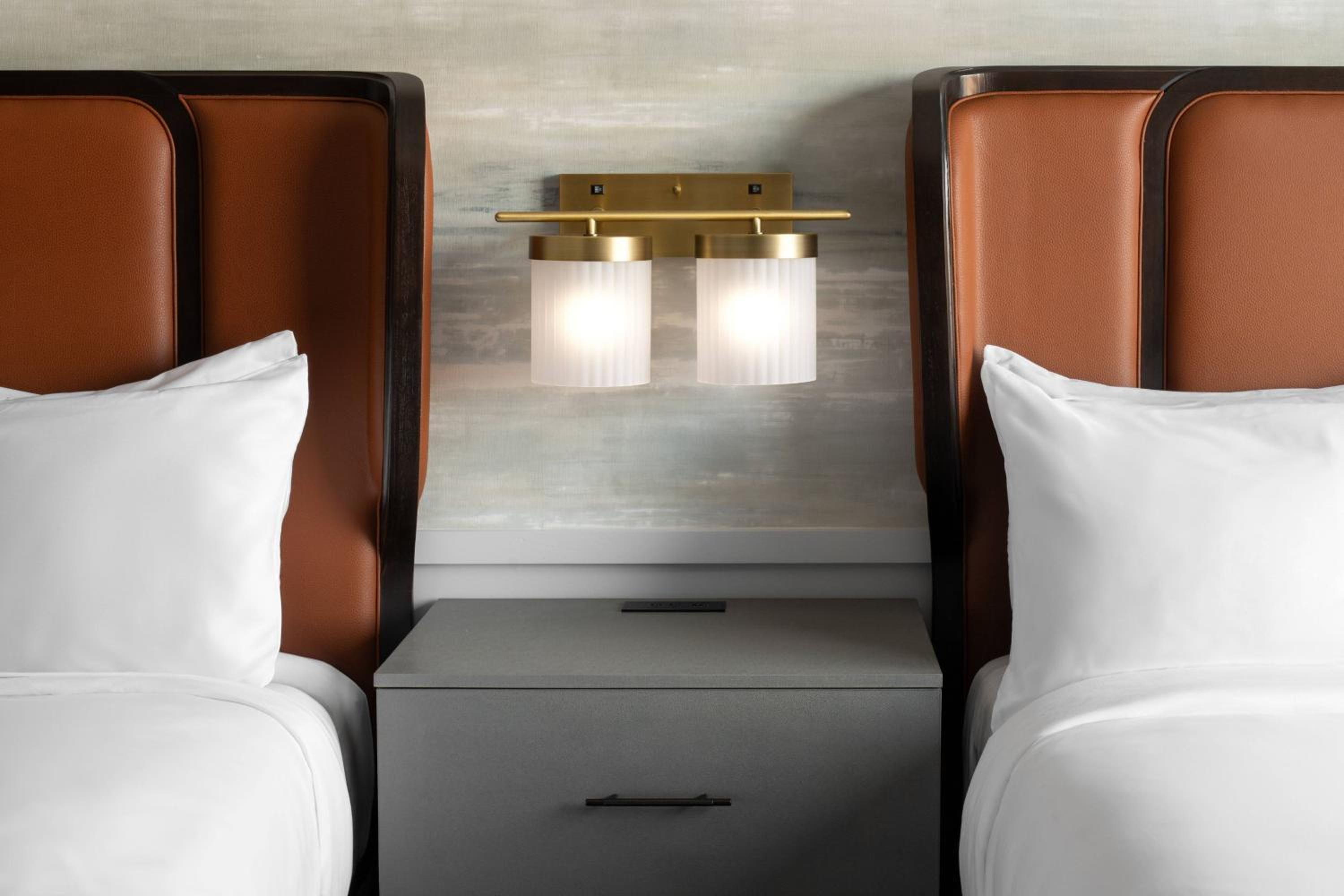 Queen Room with Two Queen Beds - Photo 8