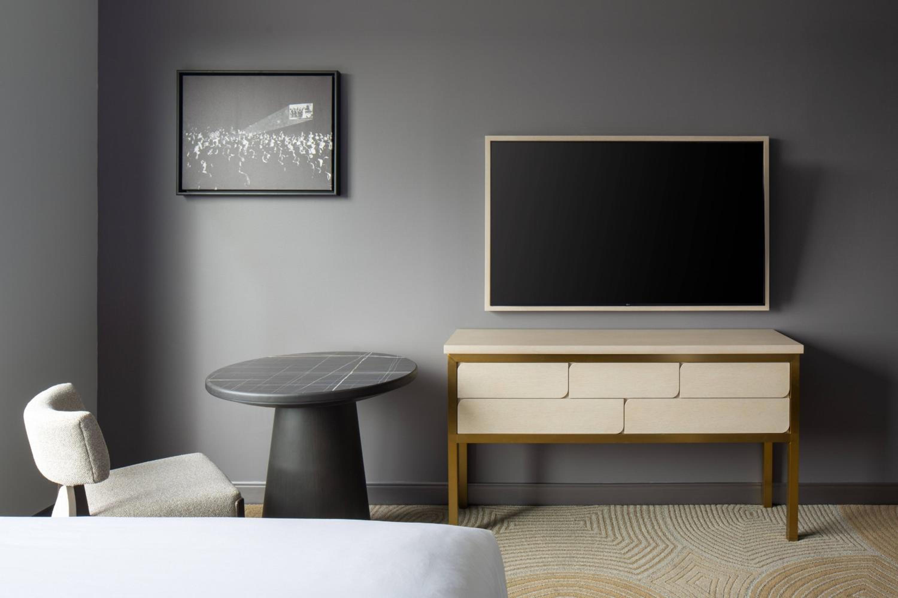Queen Room with Two Queen Beds - Photo 7