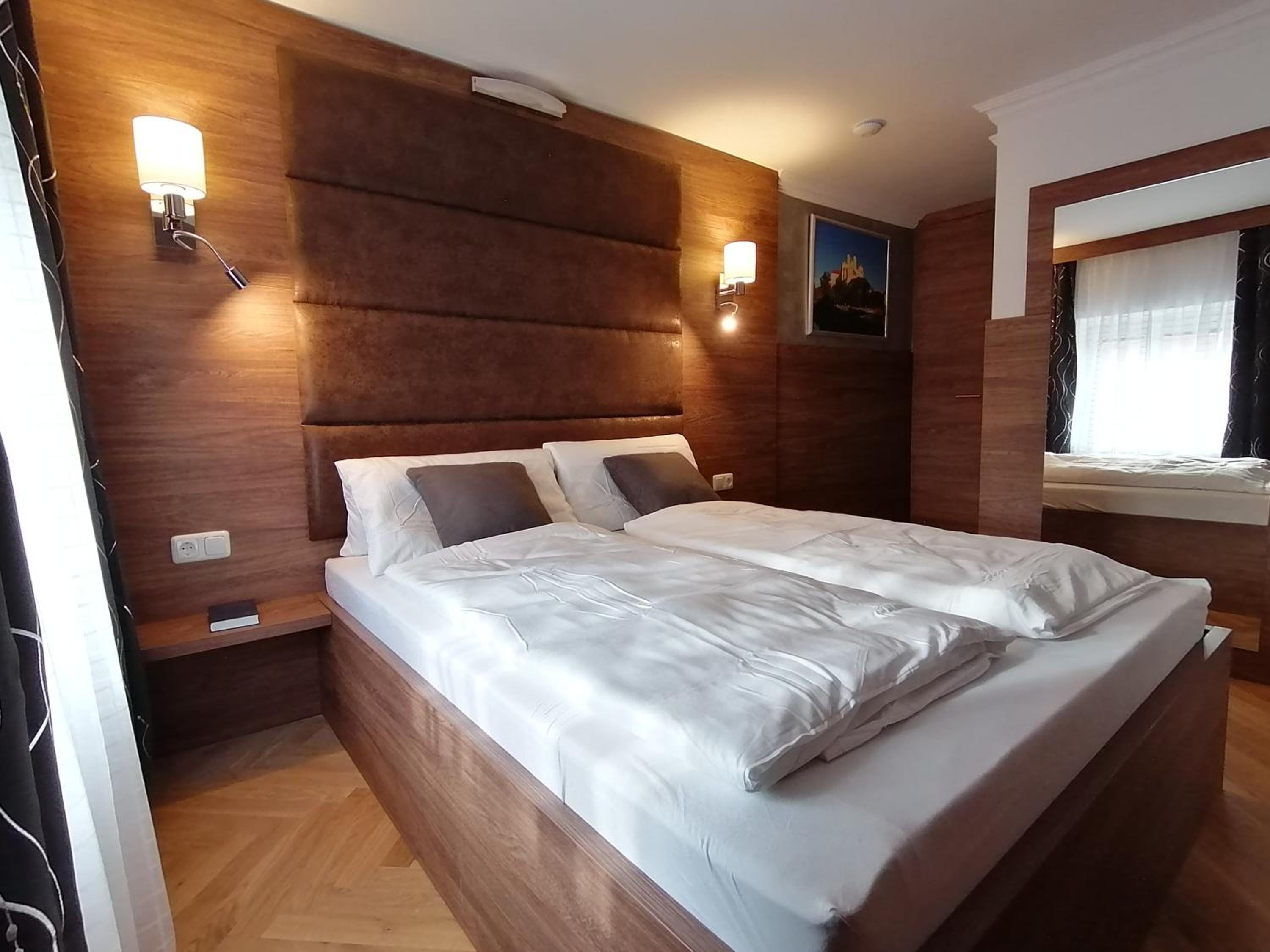 One-Bedroom Apartment with City View photo 2