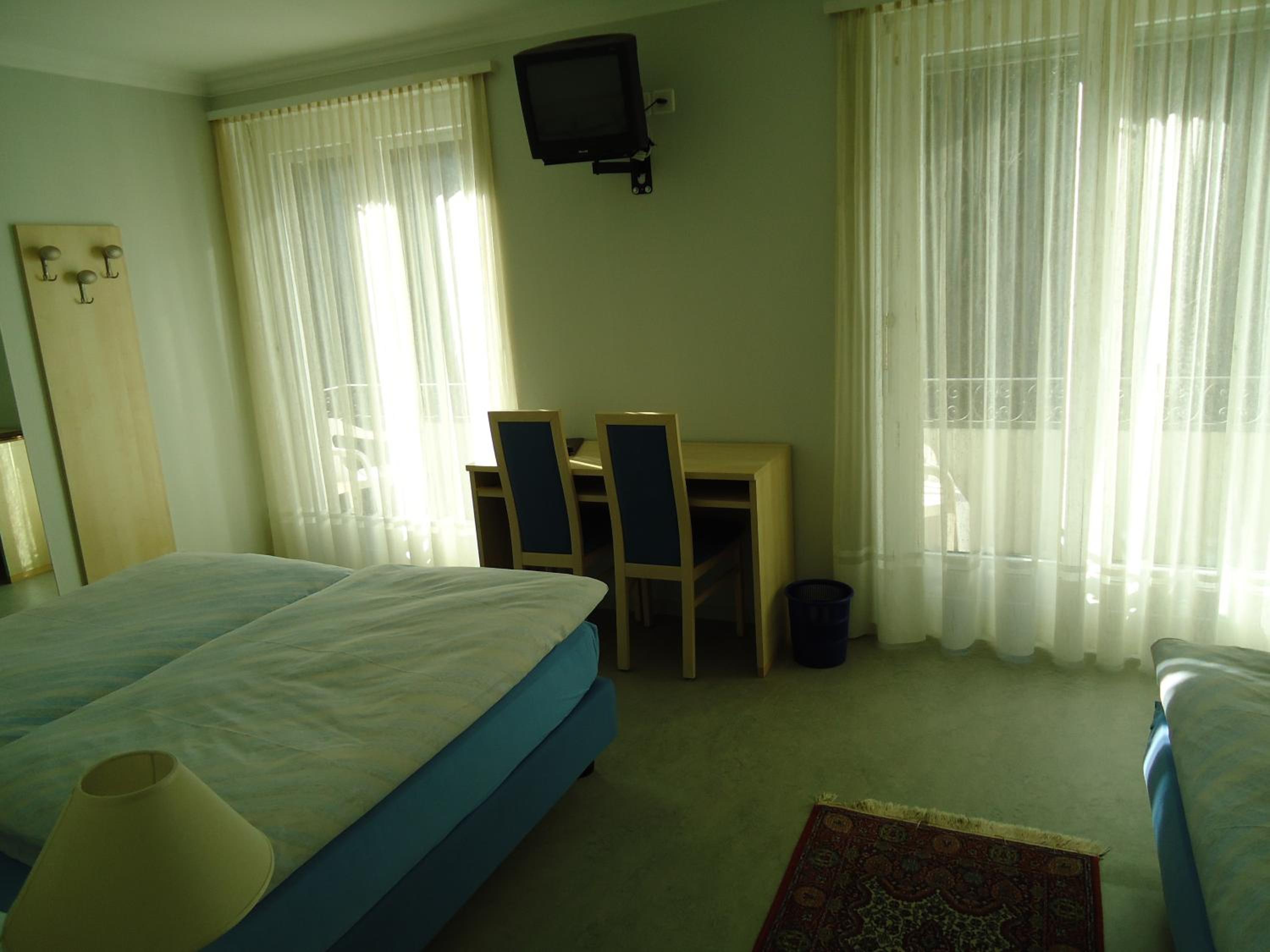 Triple Room - Photo 2