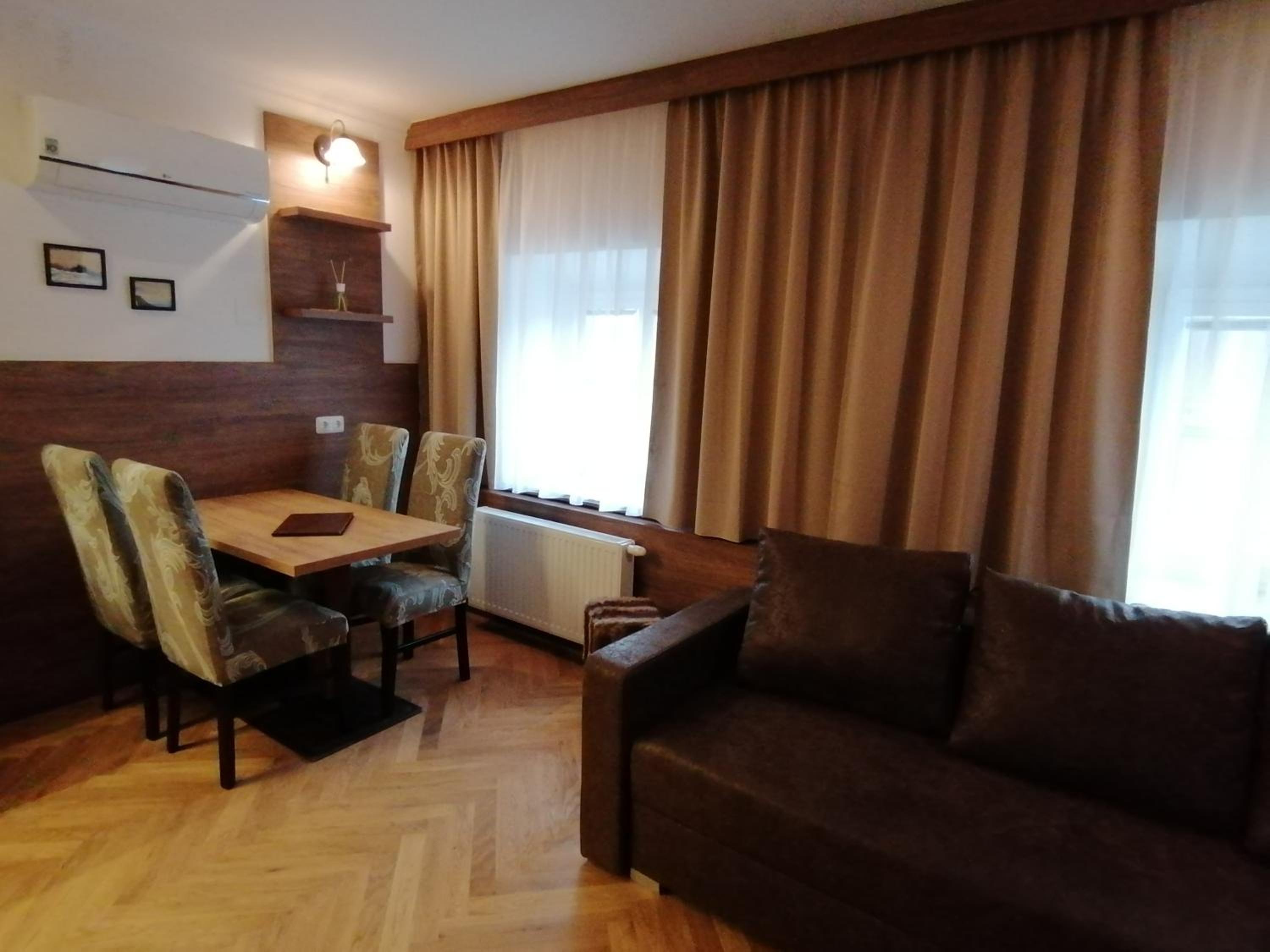 One-Bedroom Apartment with City View photo 3