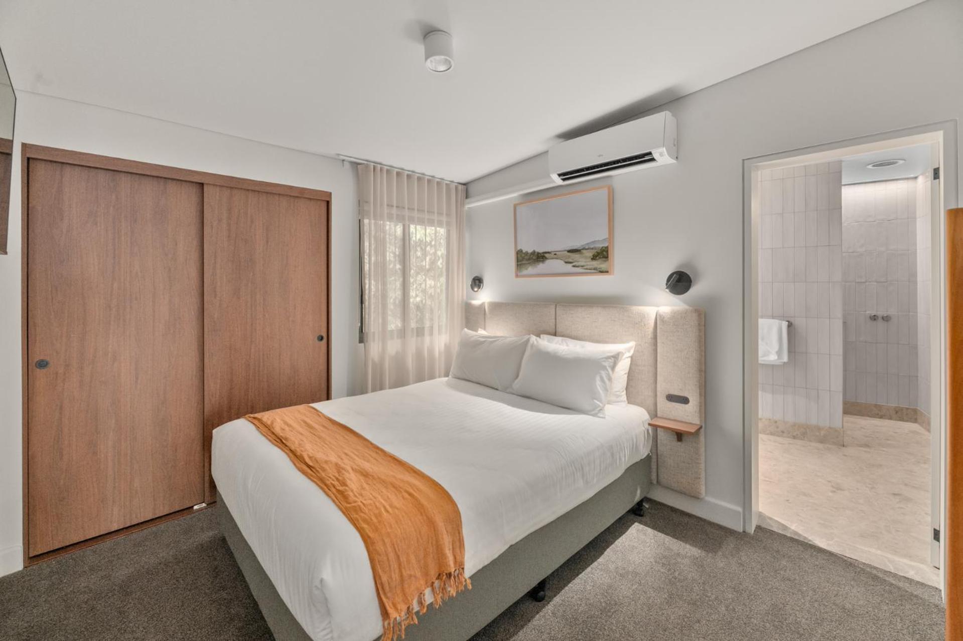 Director's Suite - Free Wifi and Parking photo 3