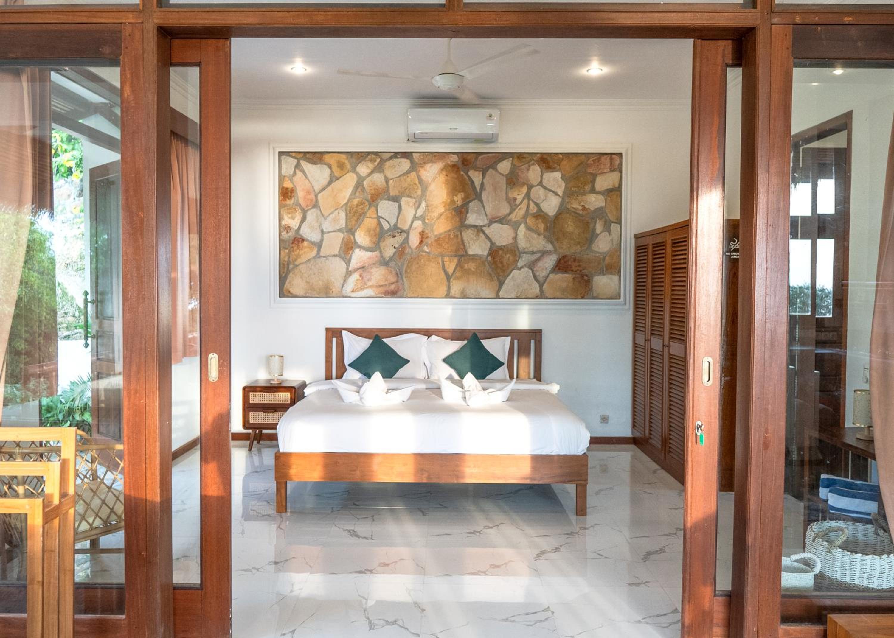 One-Bedroom Villa - Photo 23