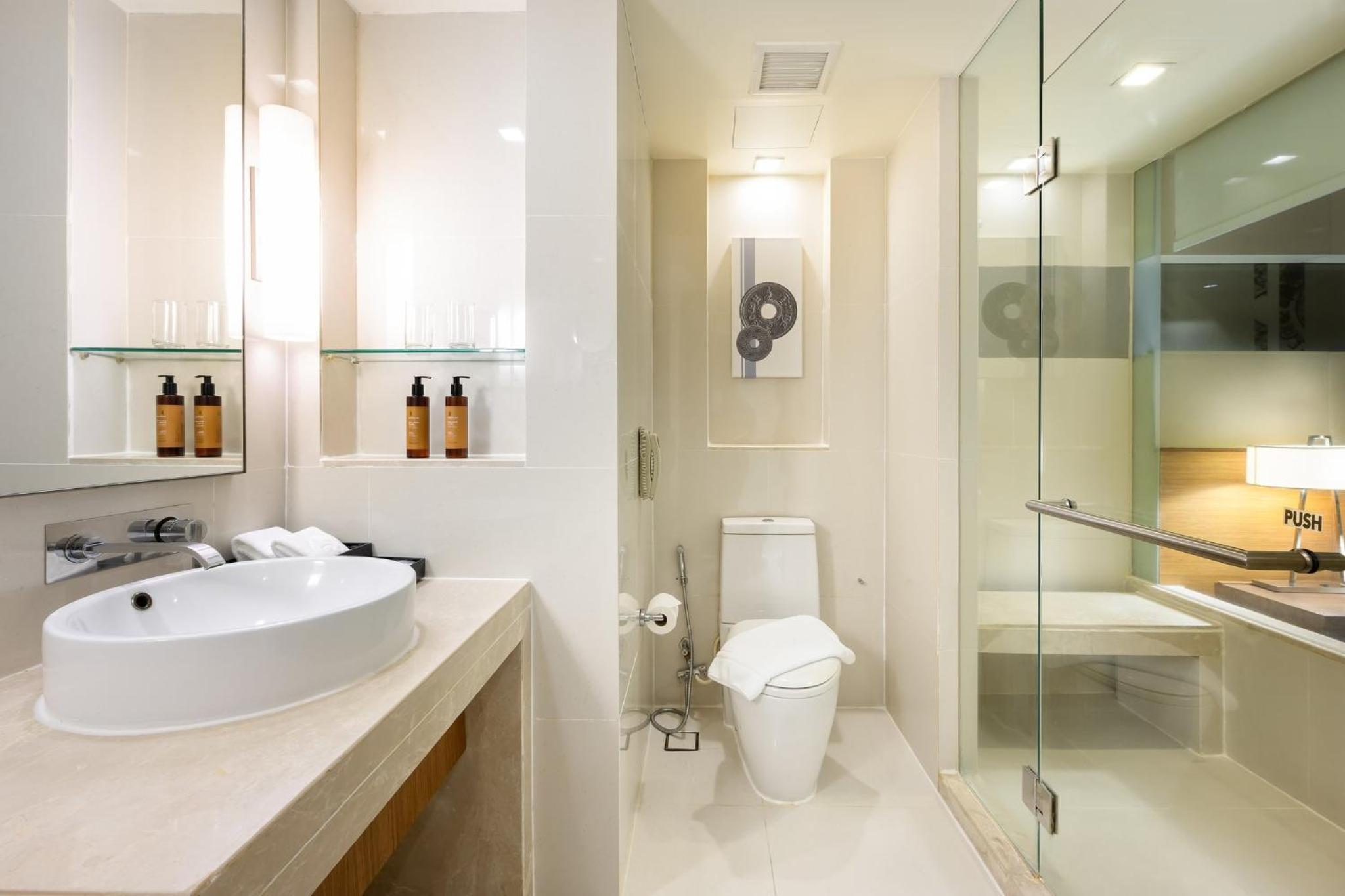 Deluxe King Room - Photo 4