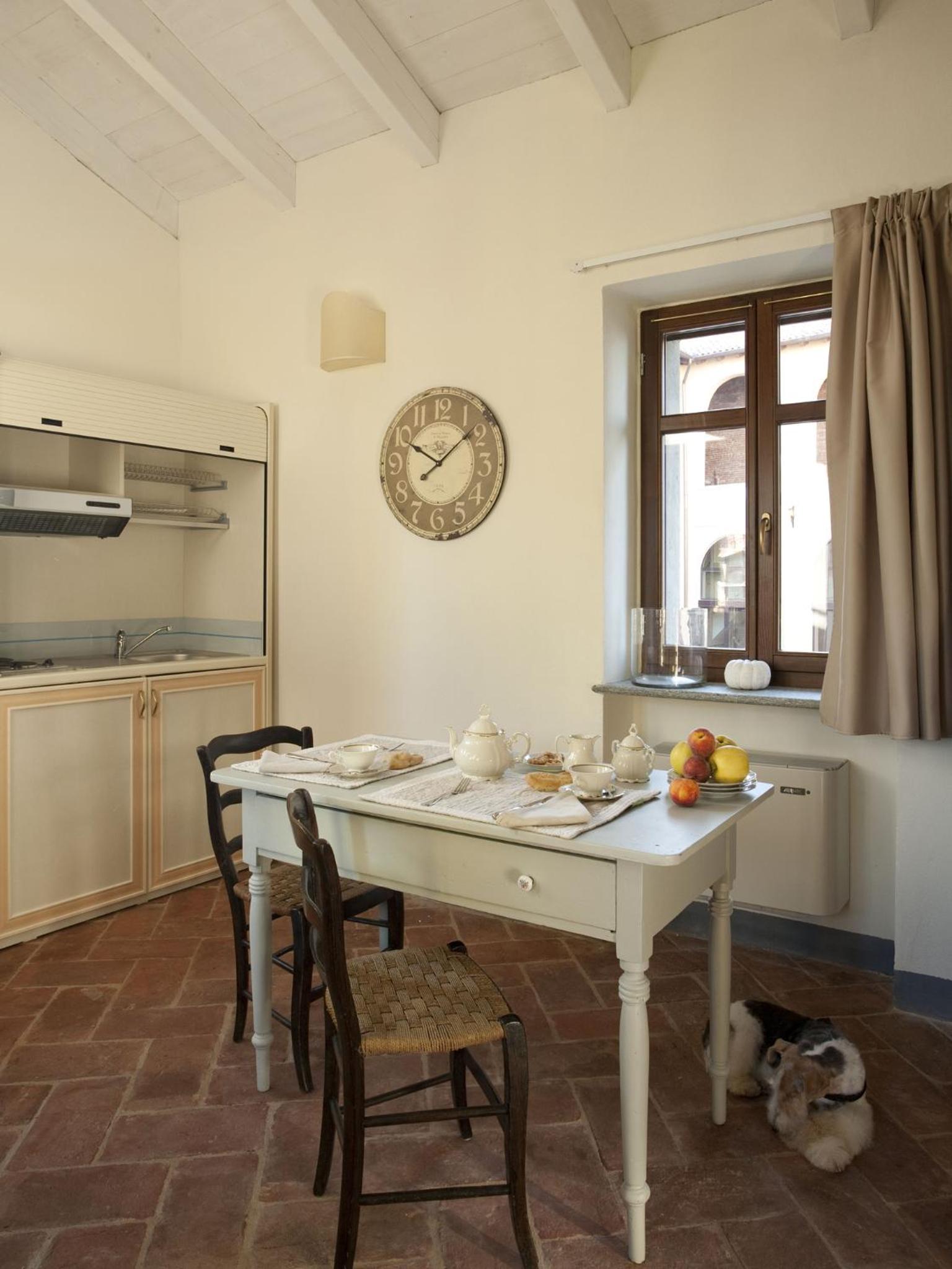 Large Double Room - Photo 5