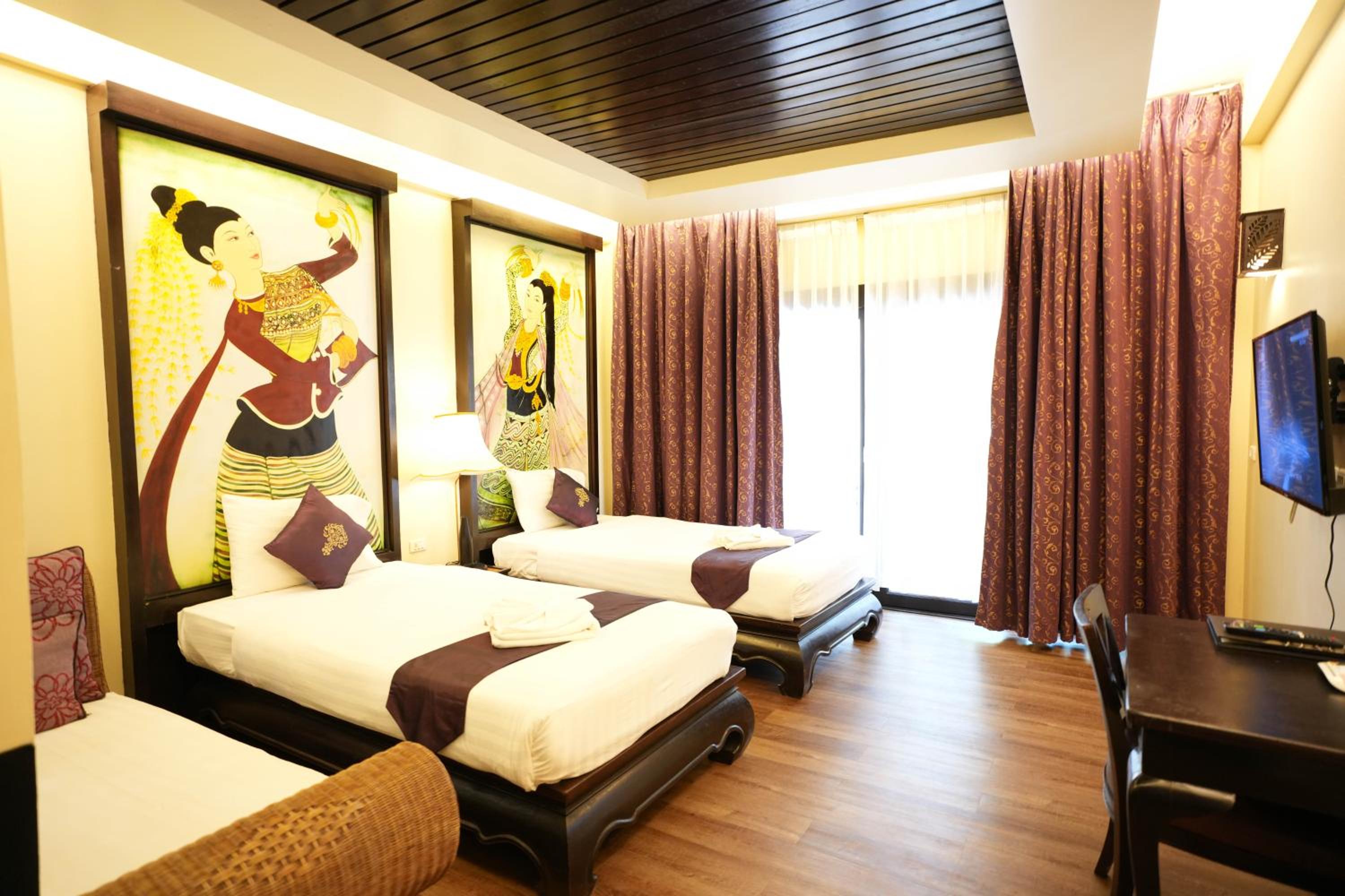 Deluxe Double or Twin Room - Photo 9