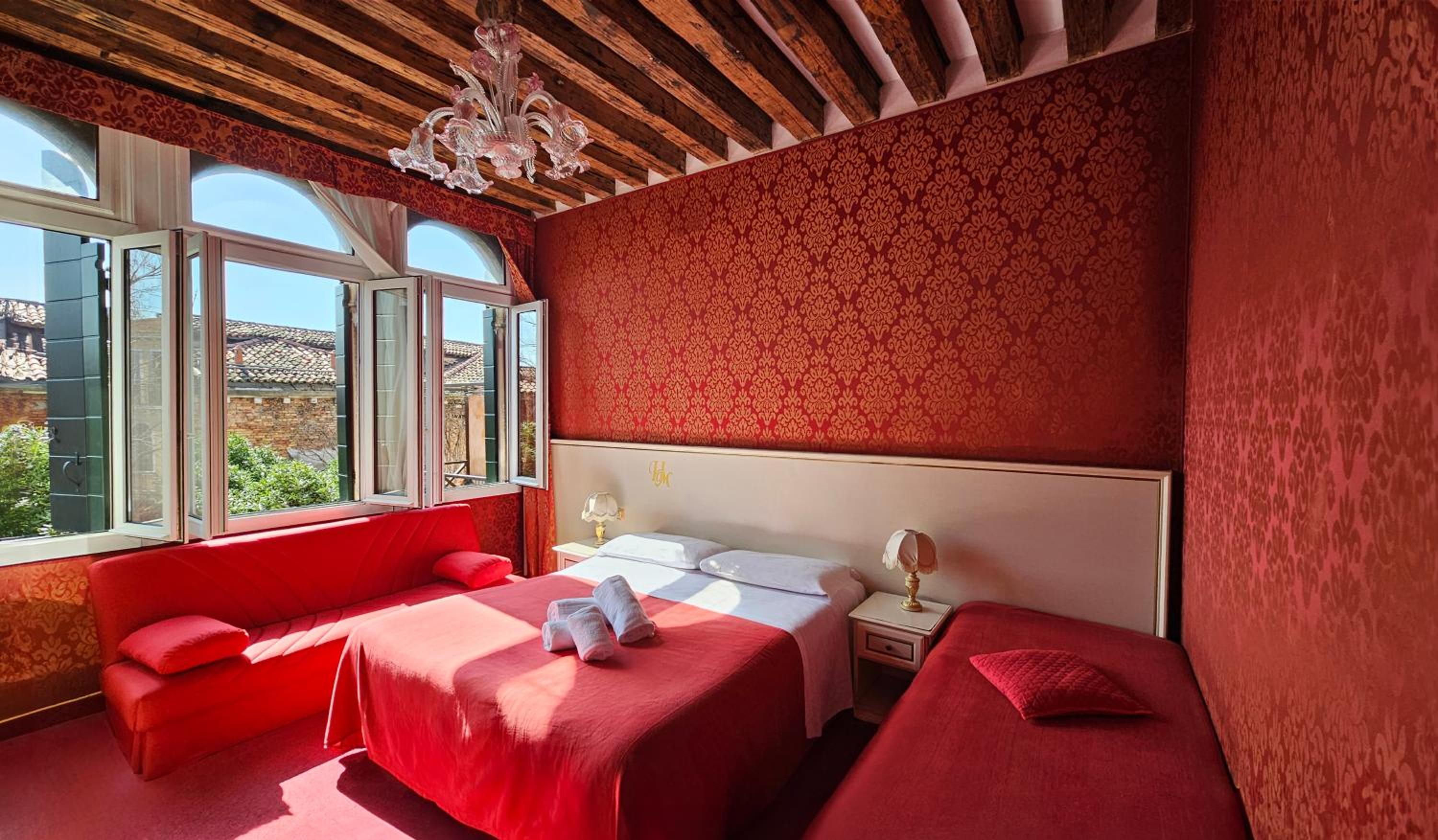 Classic Quadruple Room with Private External Bathroom photo 1