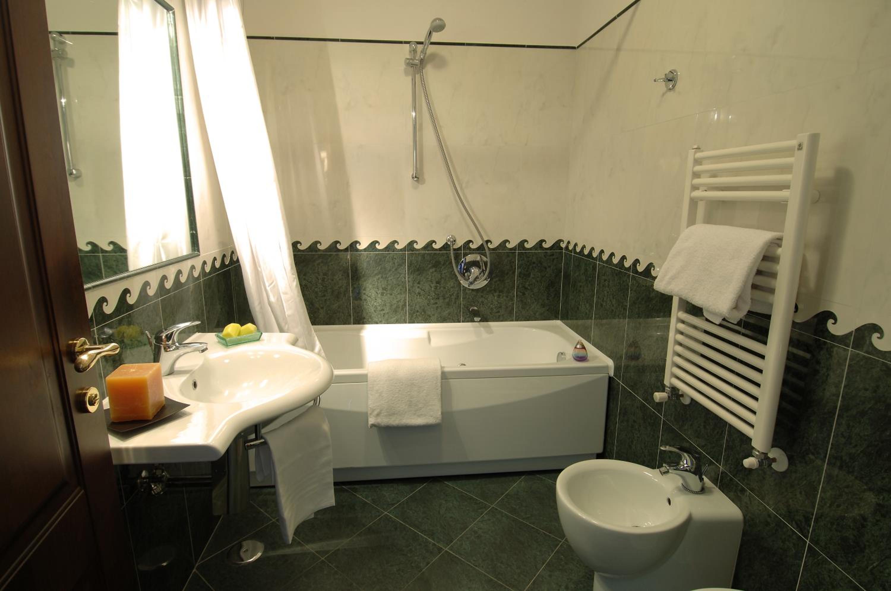 Triple Room - Photo 10