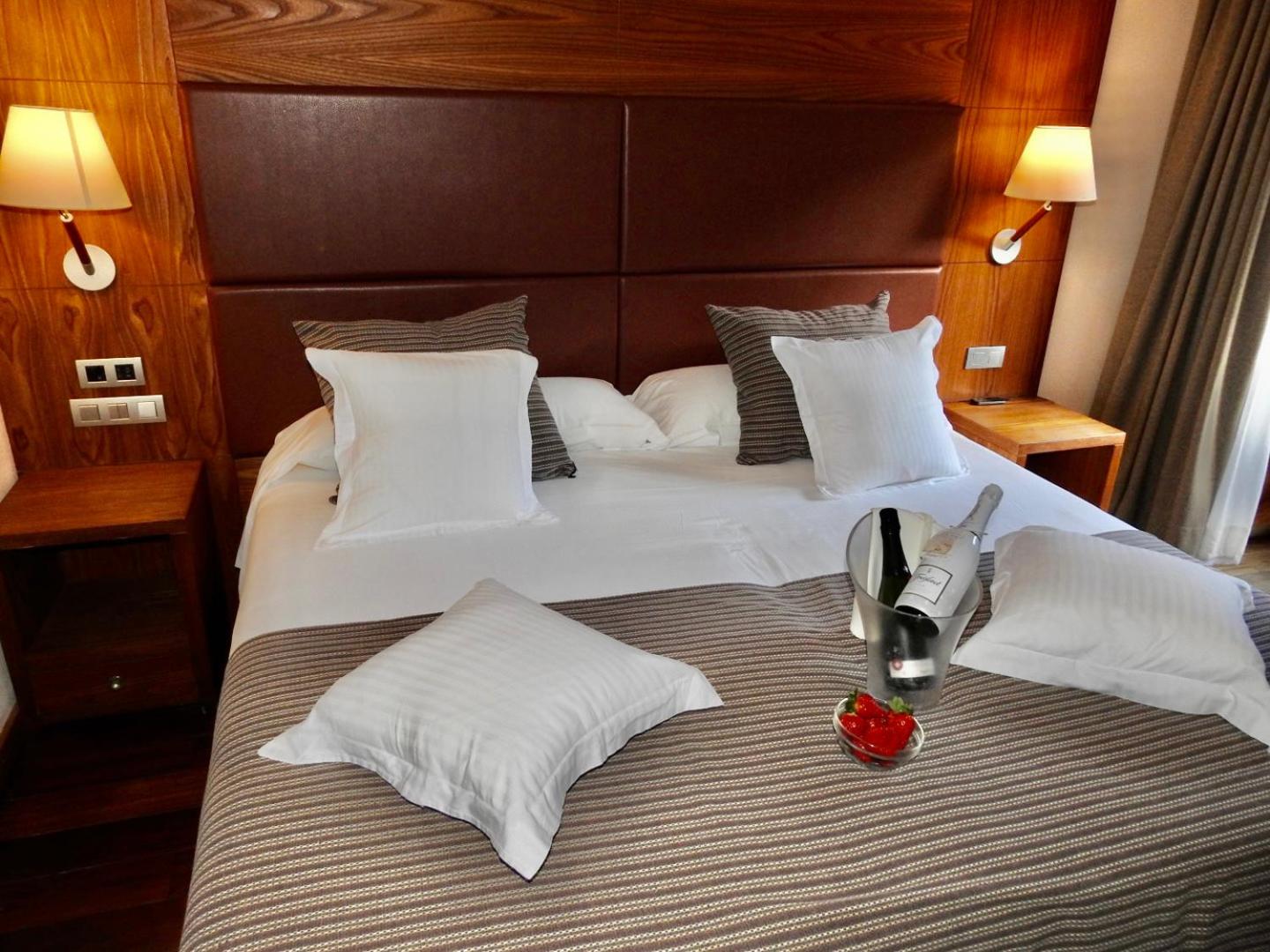 King Suite with Spa Bath photo 2