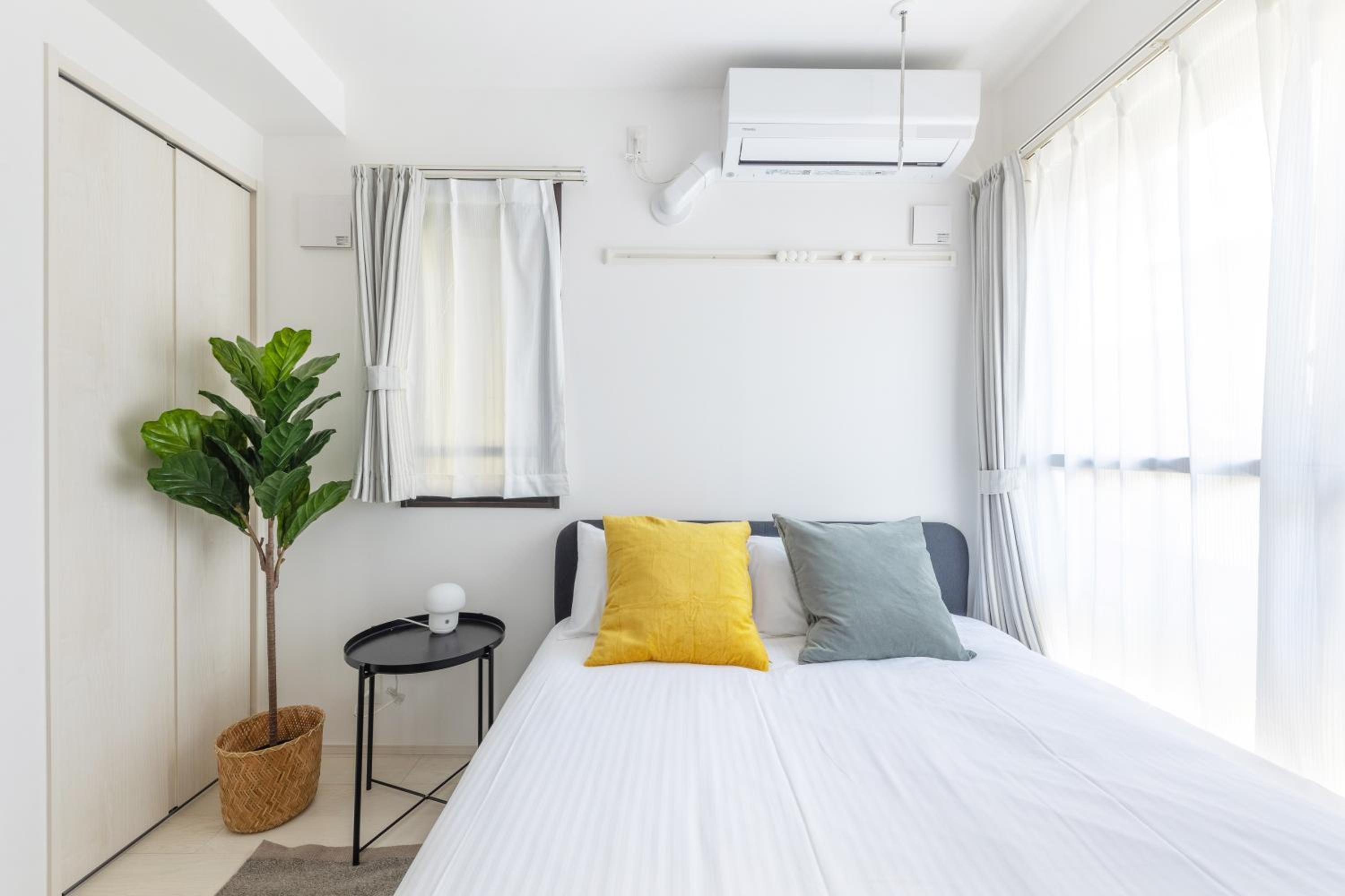 One-Bedroom Apartment photo 2