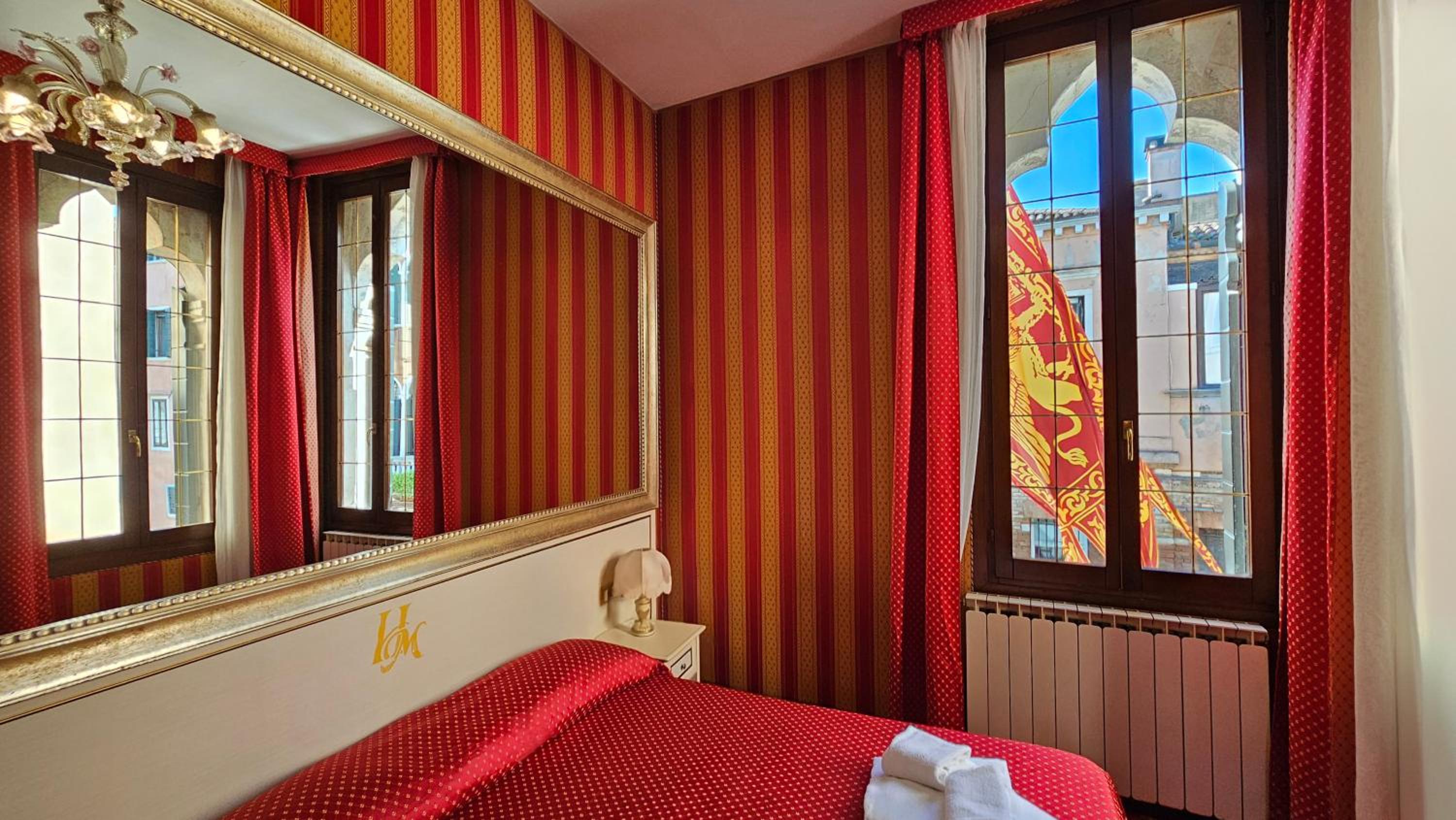 Superior Triple Room with City View photo 3
