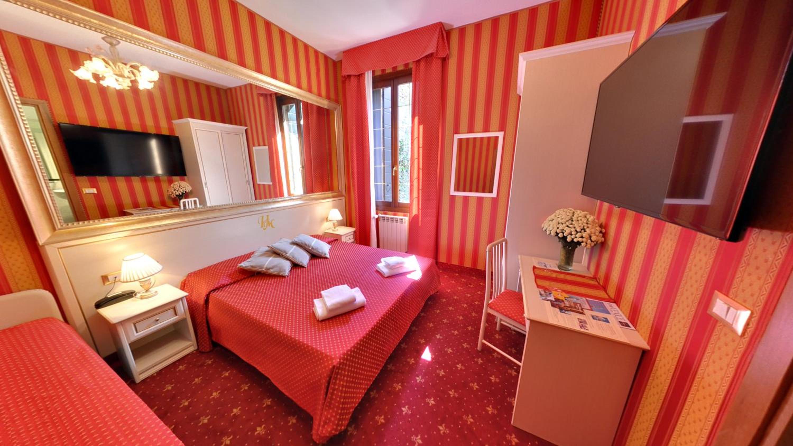 Superior Triple Room with City View photo 1