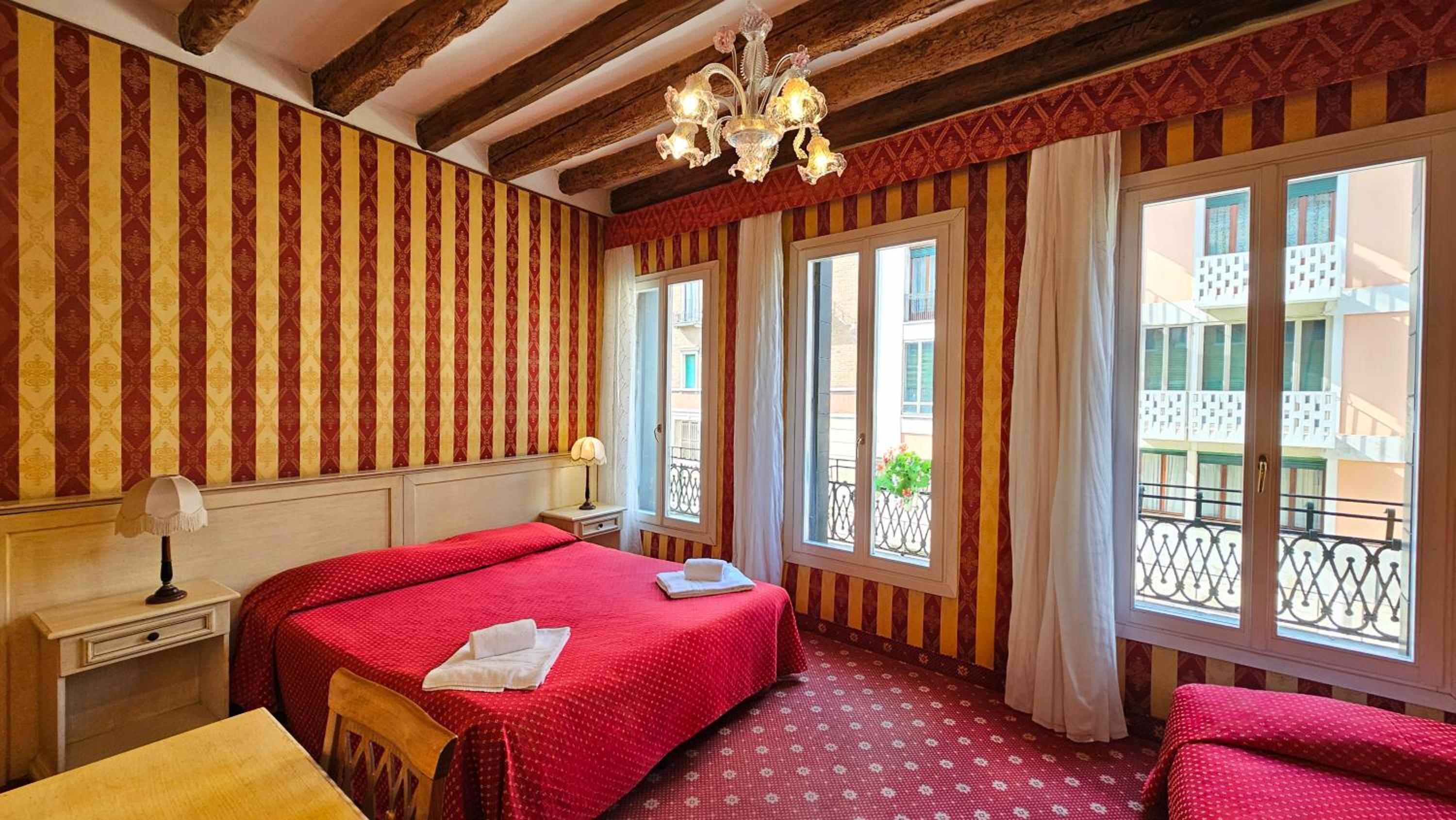 Deluxe Quadruple Room with Canal View photo 1