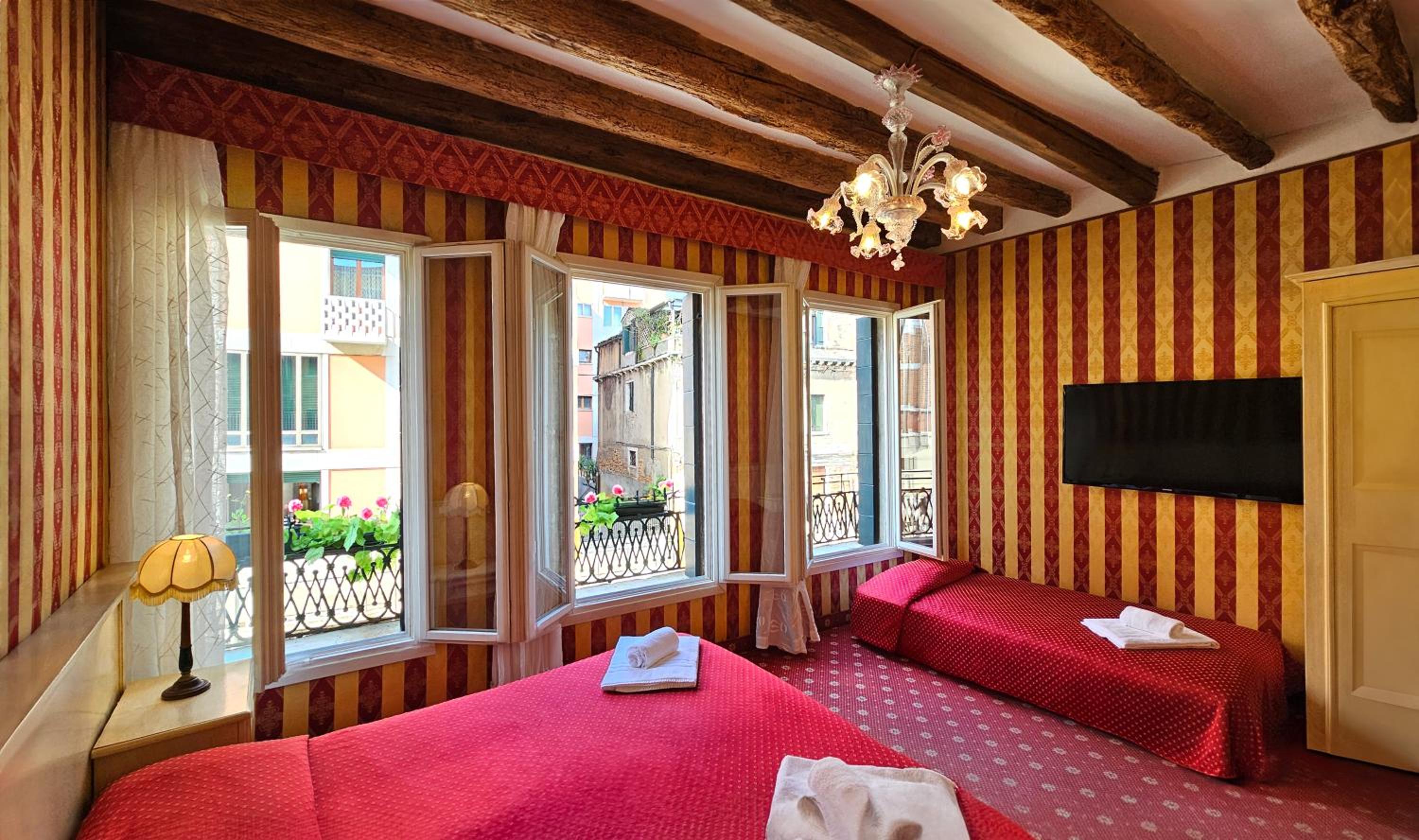 Deluxe Triple Room with Canal View photo 1
