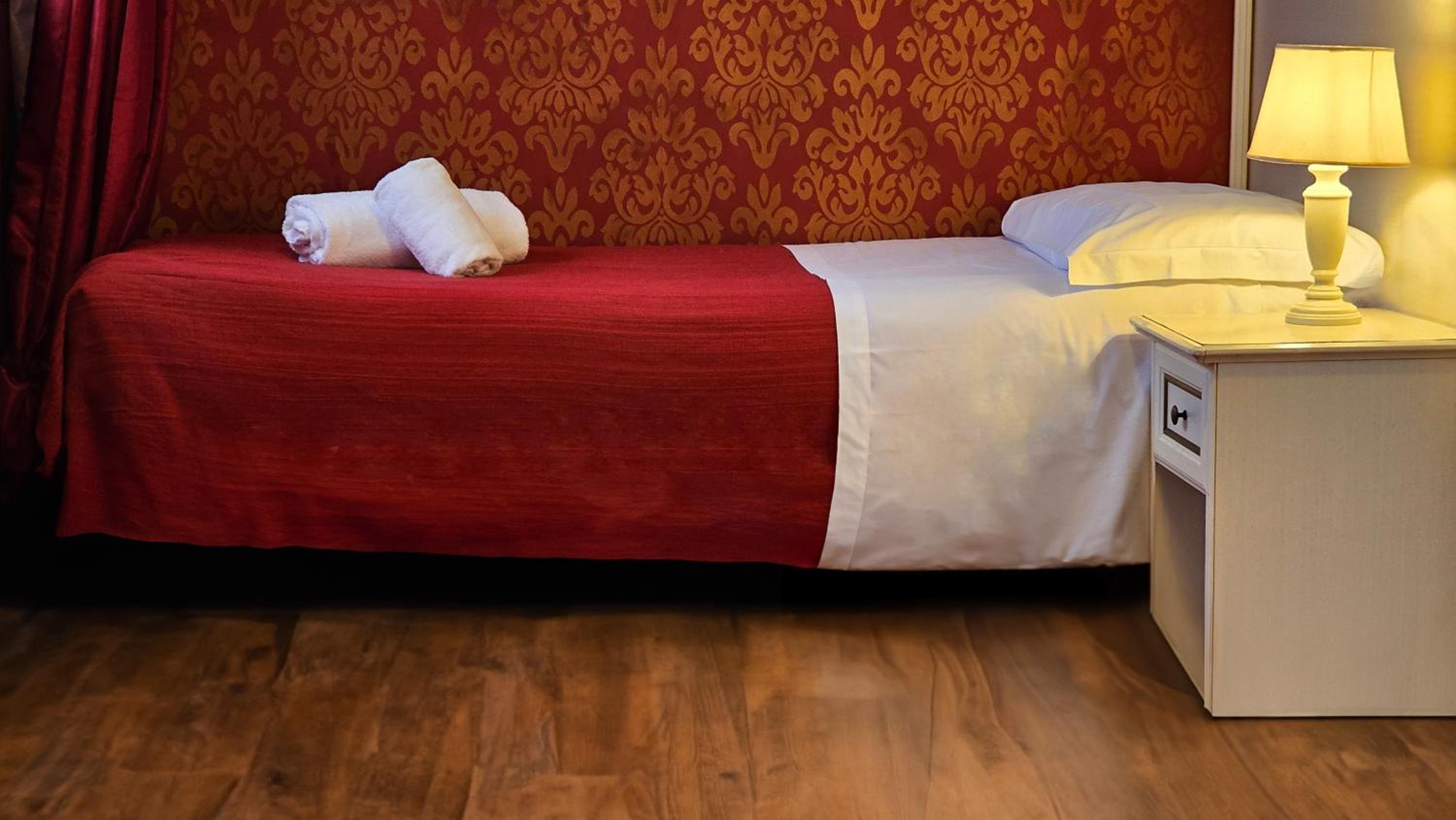 Deluxe Single Room with Canal View photo 1