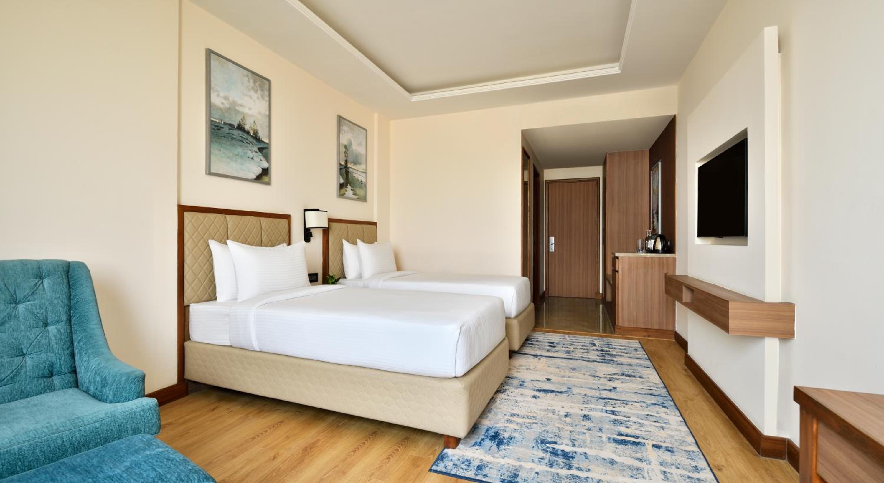 Deluxe Twin Bedroom - Photo 4