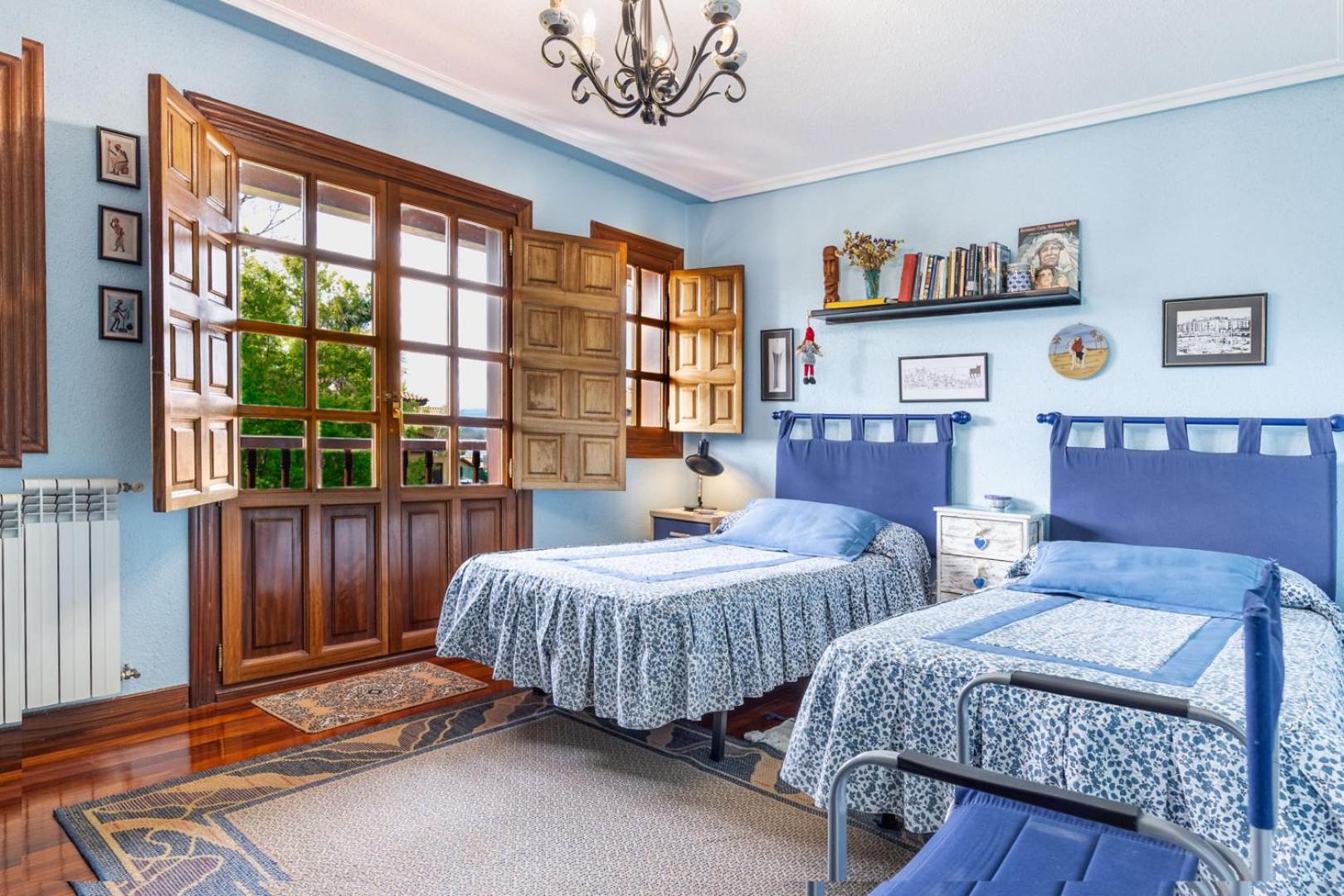 Three-Bedroom House photo 2