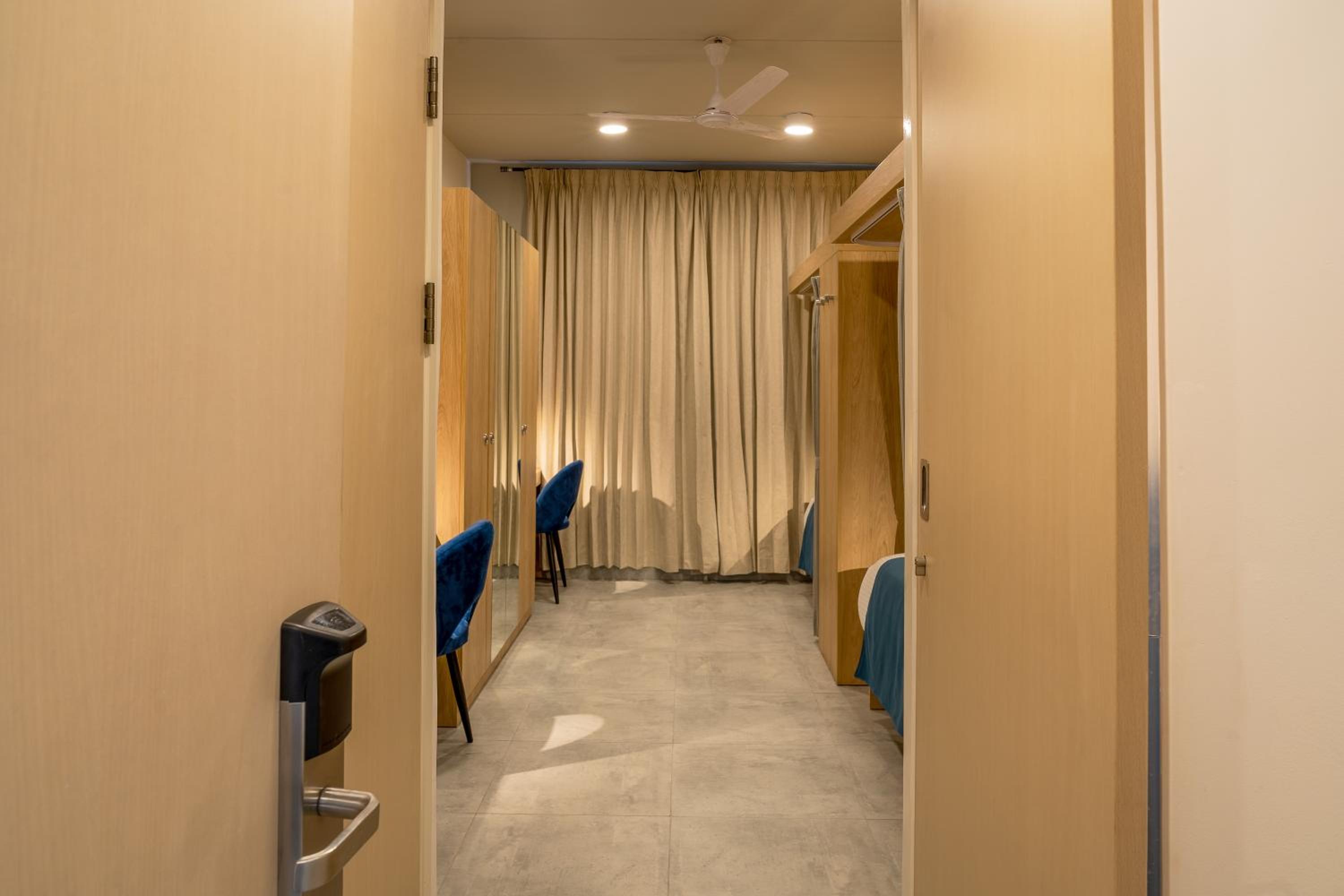 Standard Twin Room - Photo 4