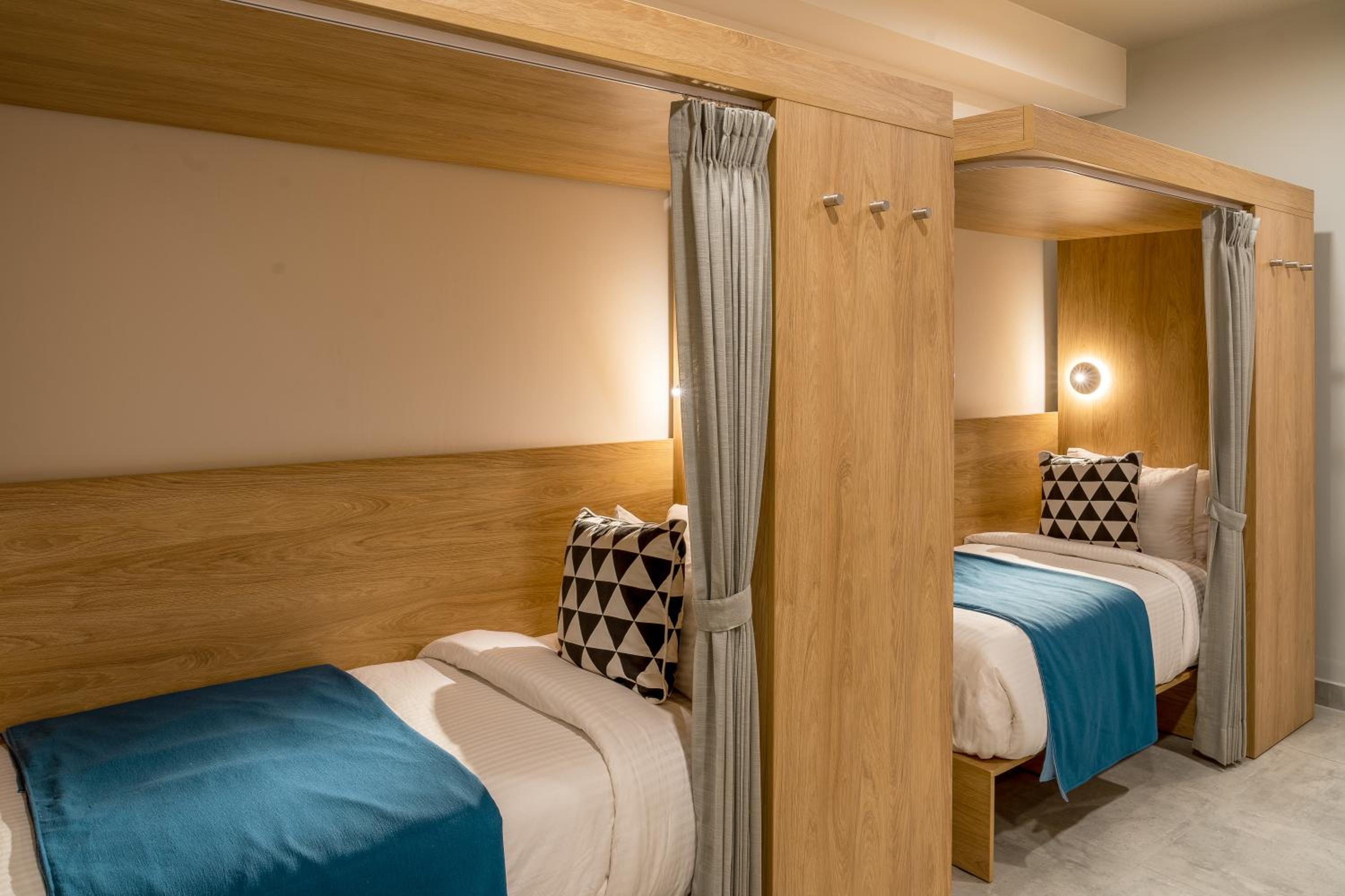 Standard Twin Room - Photo 7
