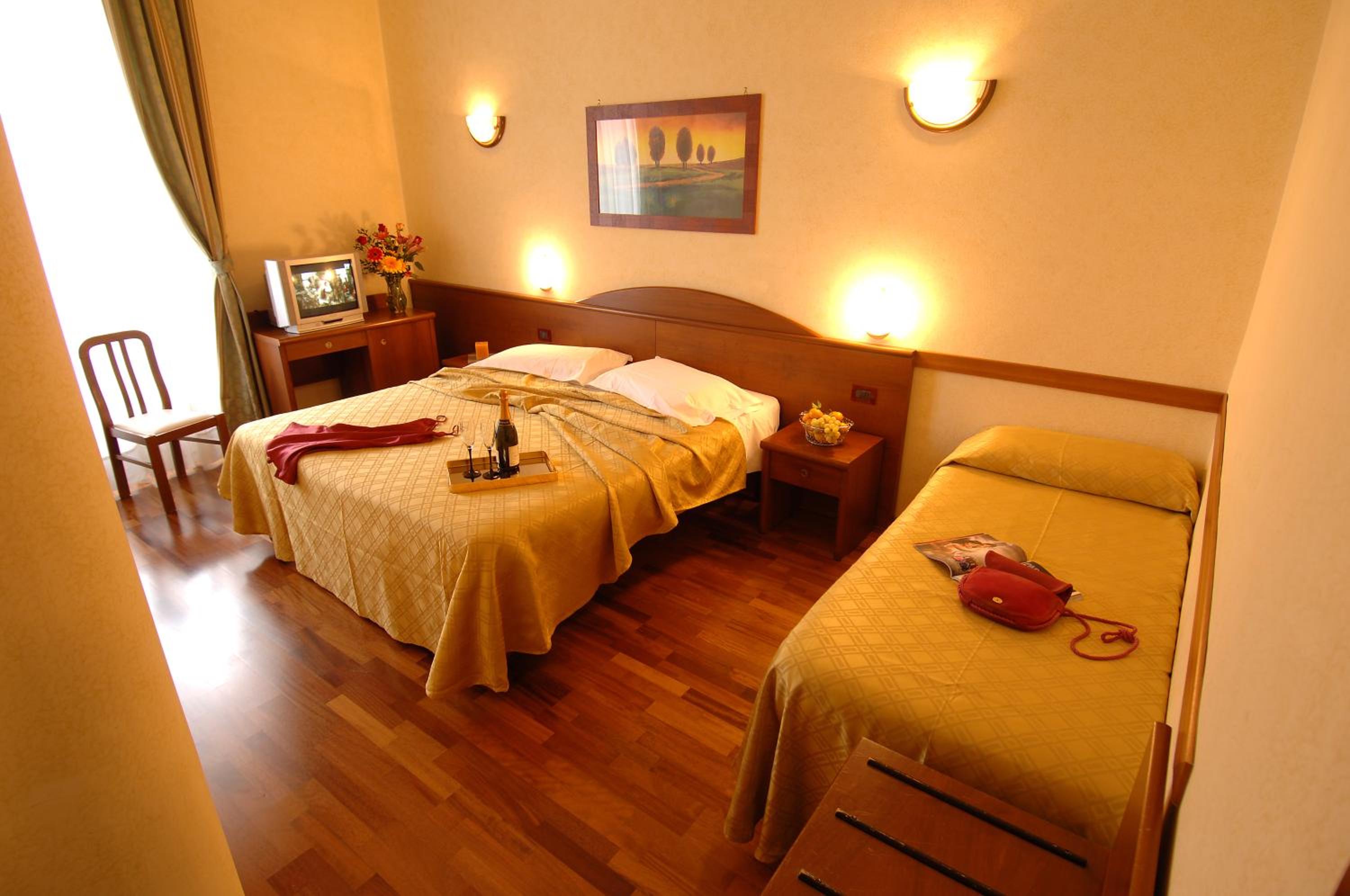 Triple Room - Photo 6