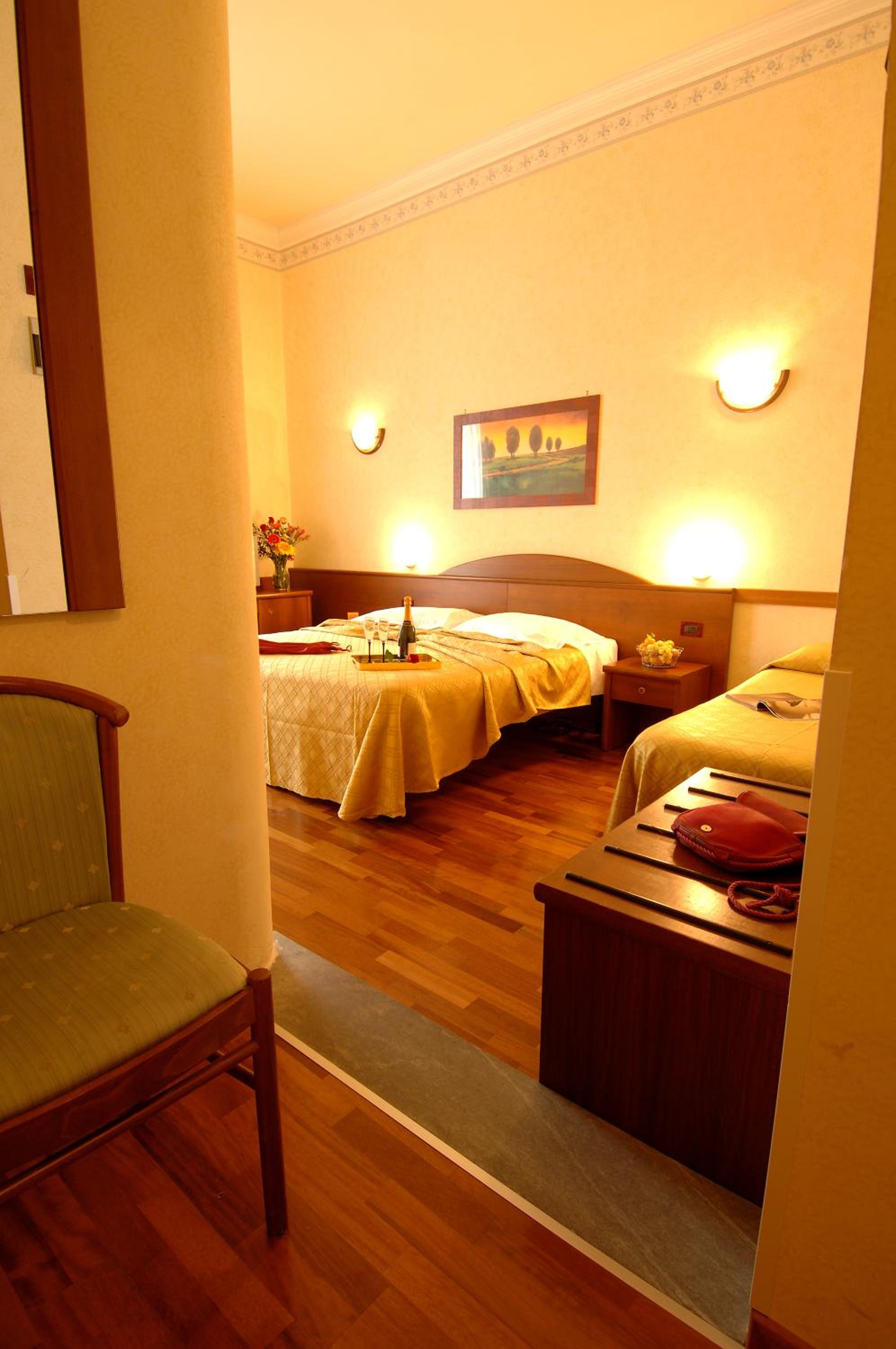 Triple Room - Photo 8