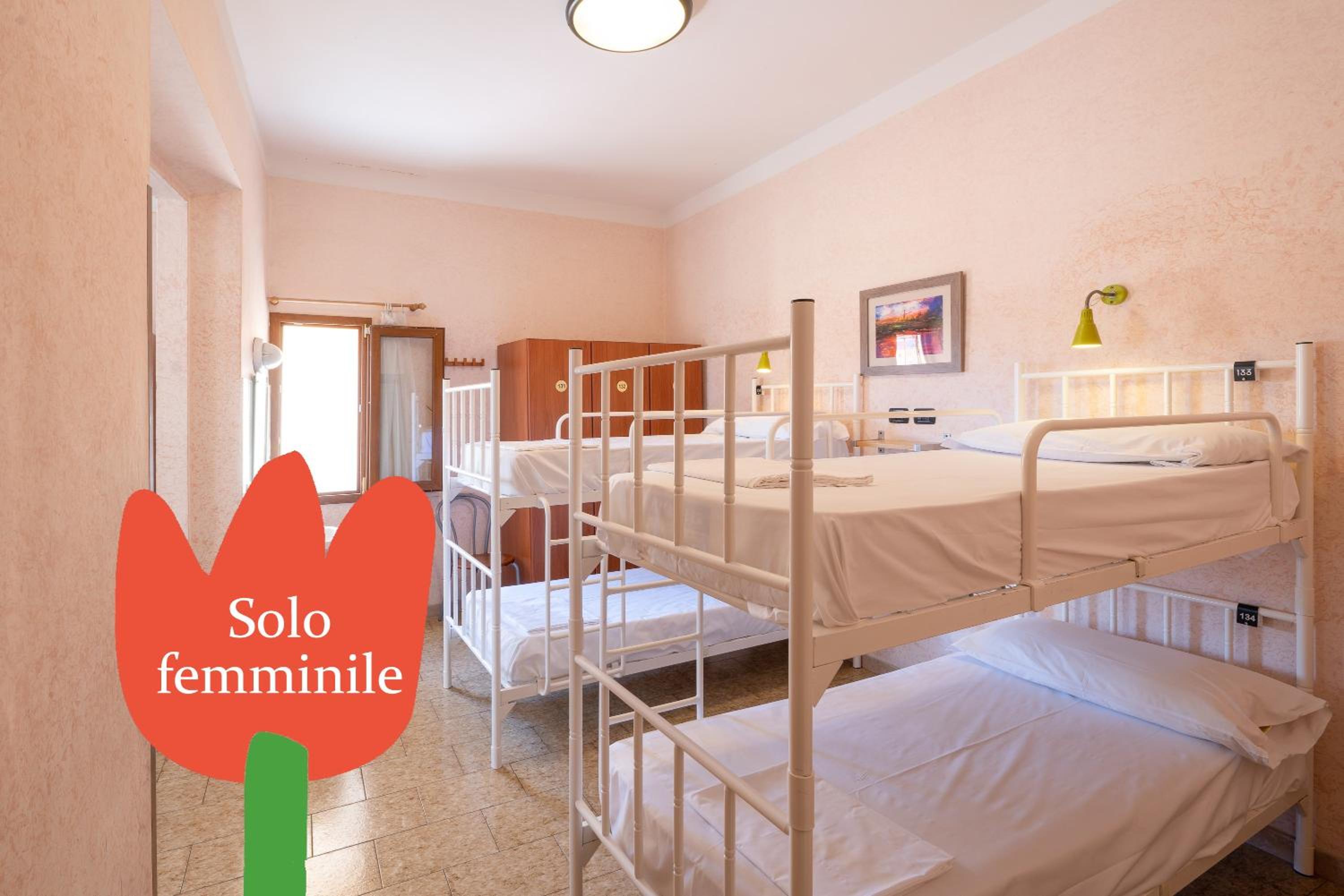 Female Dormitory Room 5 people photo 3