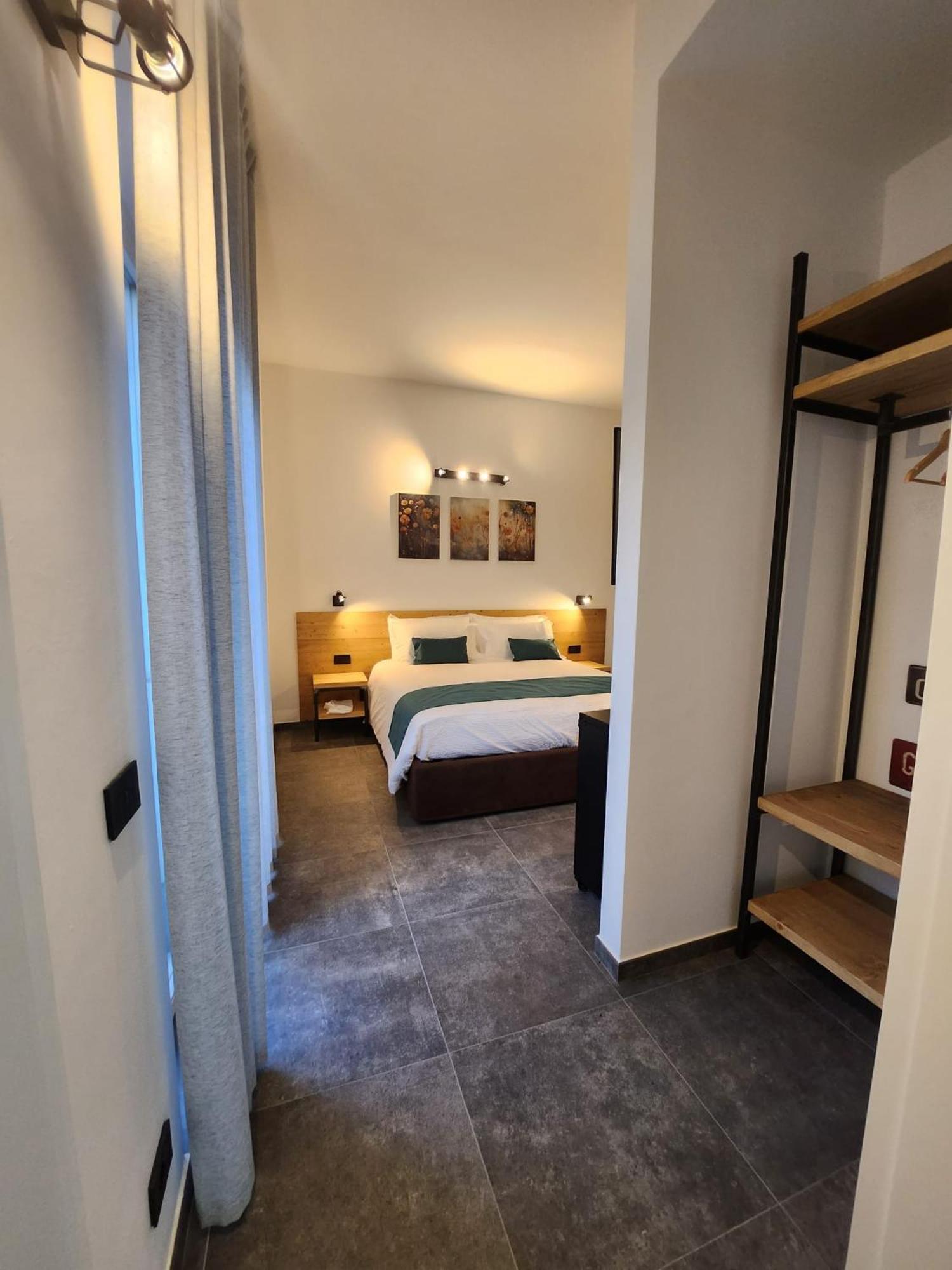 Double Room with Private Bathroom photo 2