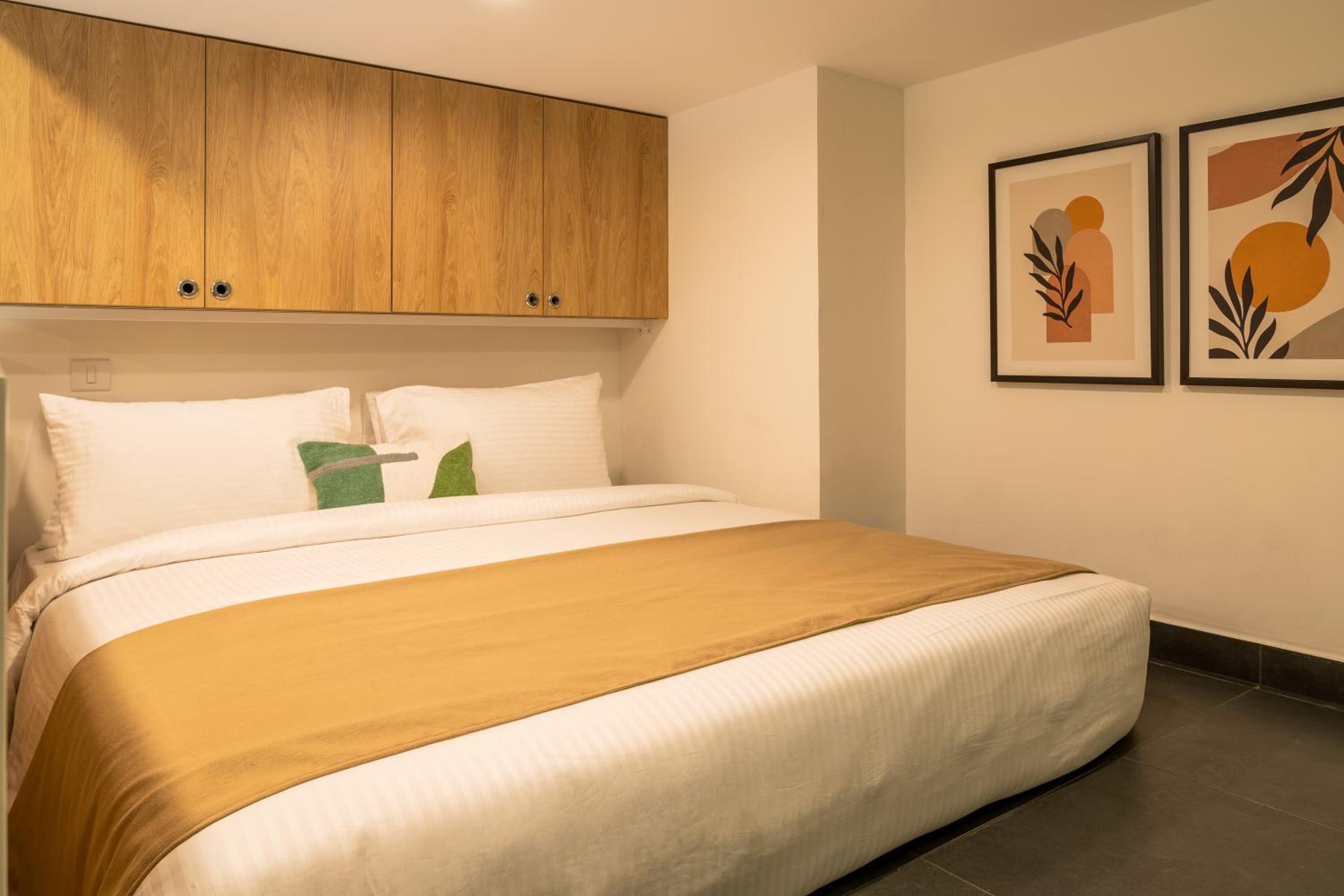 Suite - Photo 10