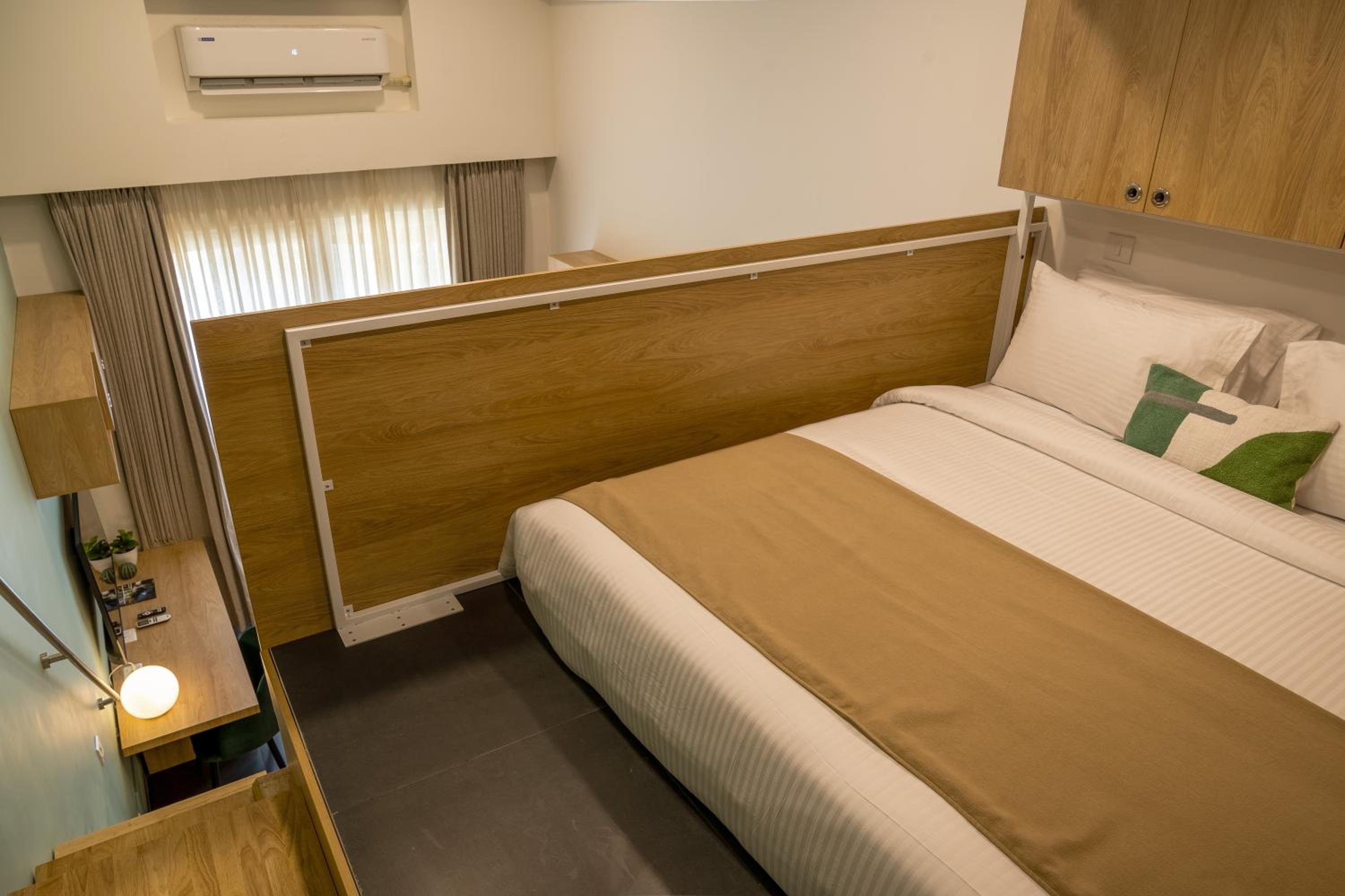 Suite - Photo 11