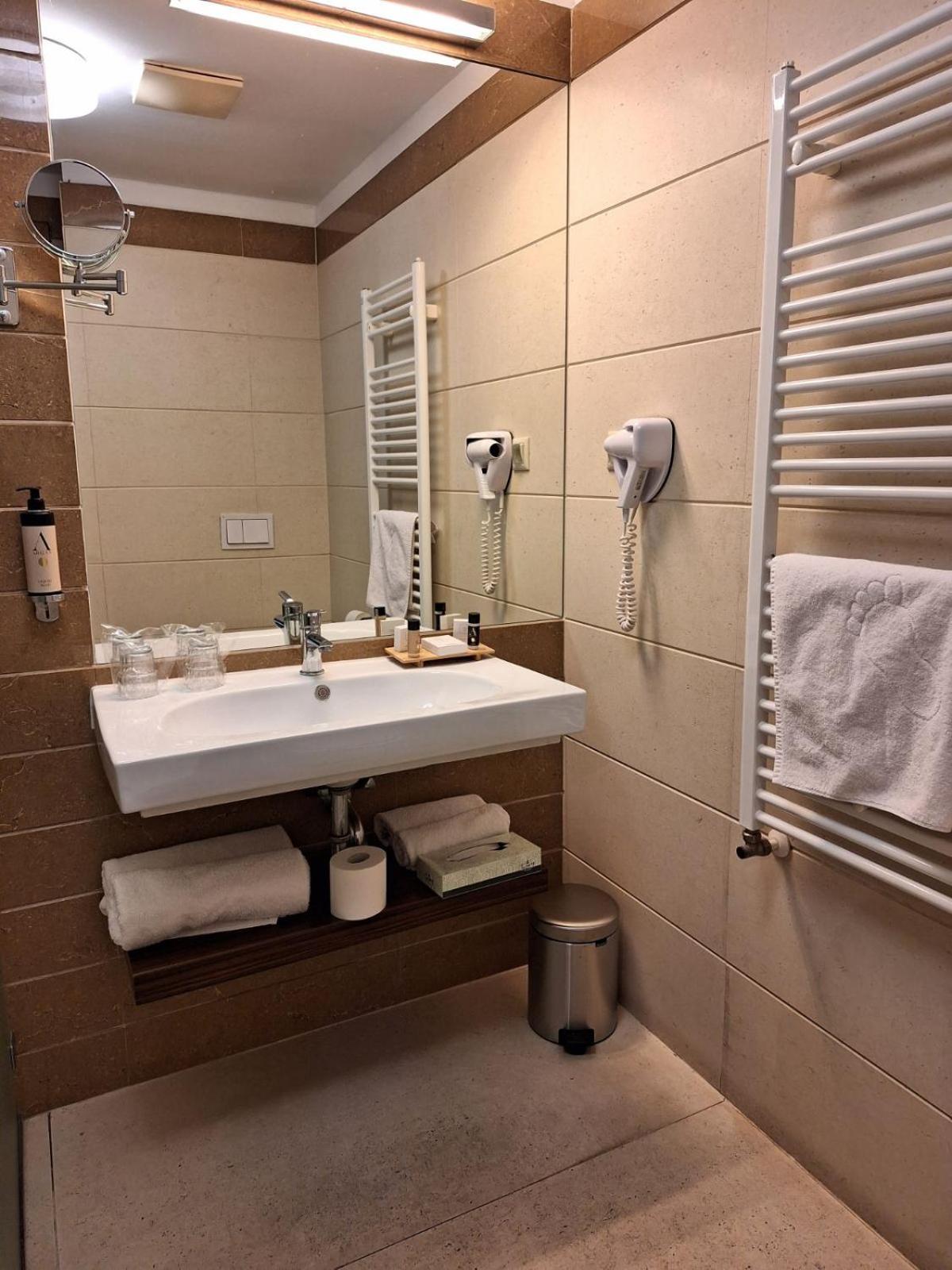 Standard Twin Room with balcony - Photo 3