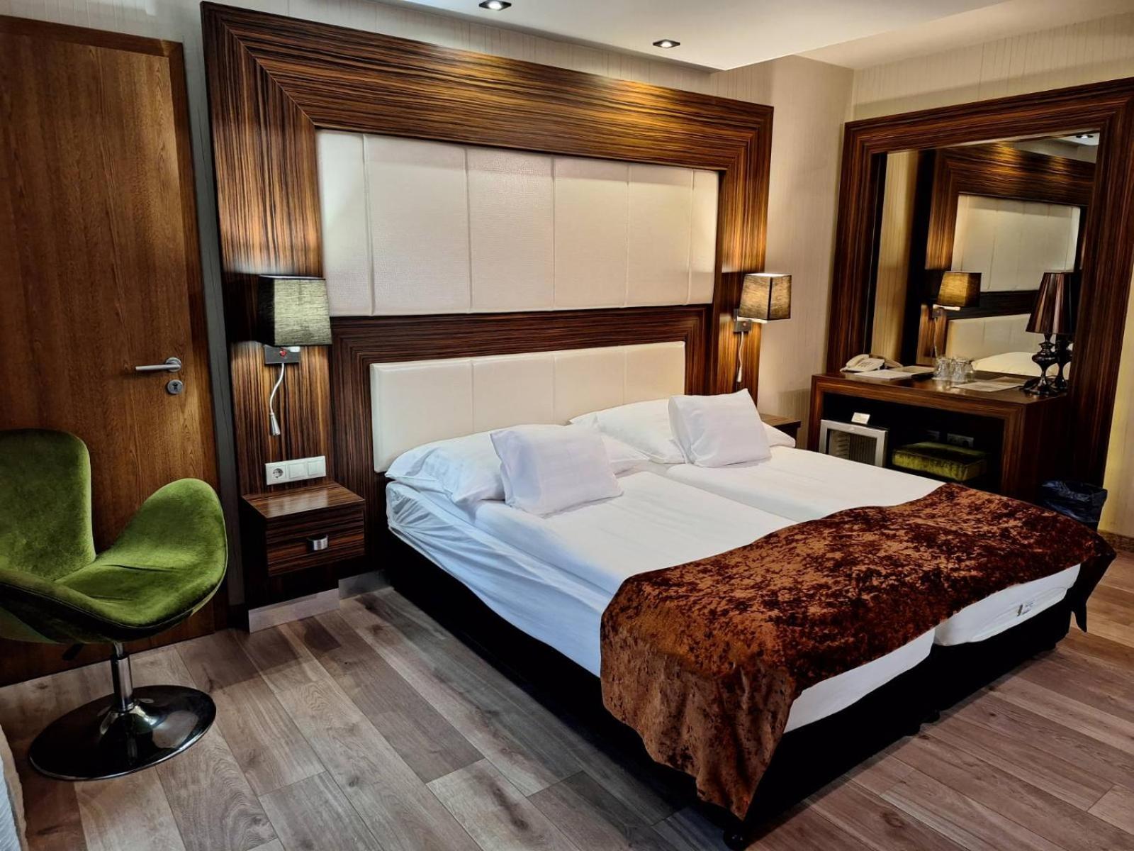 Standard Twin Room with balcony - Photo 1