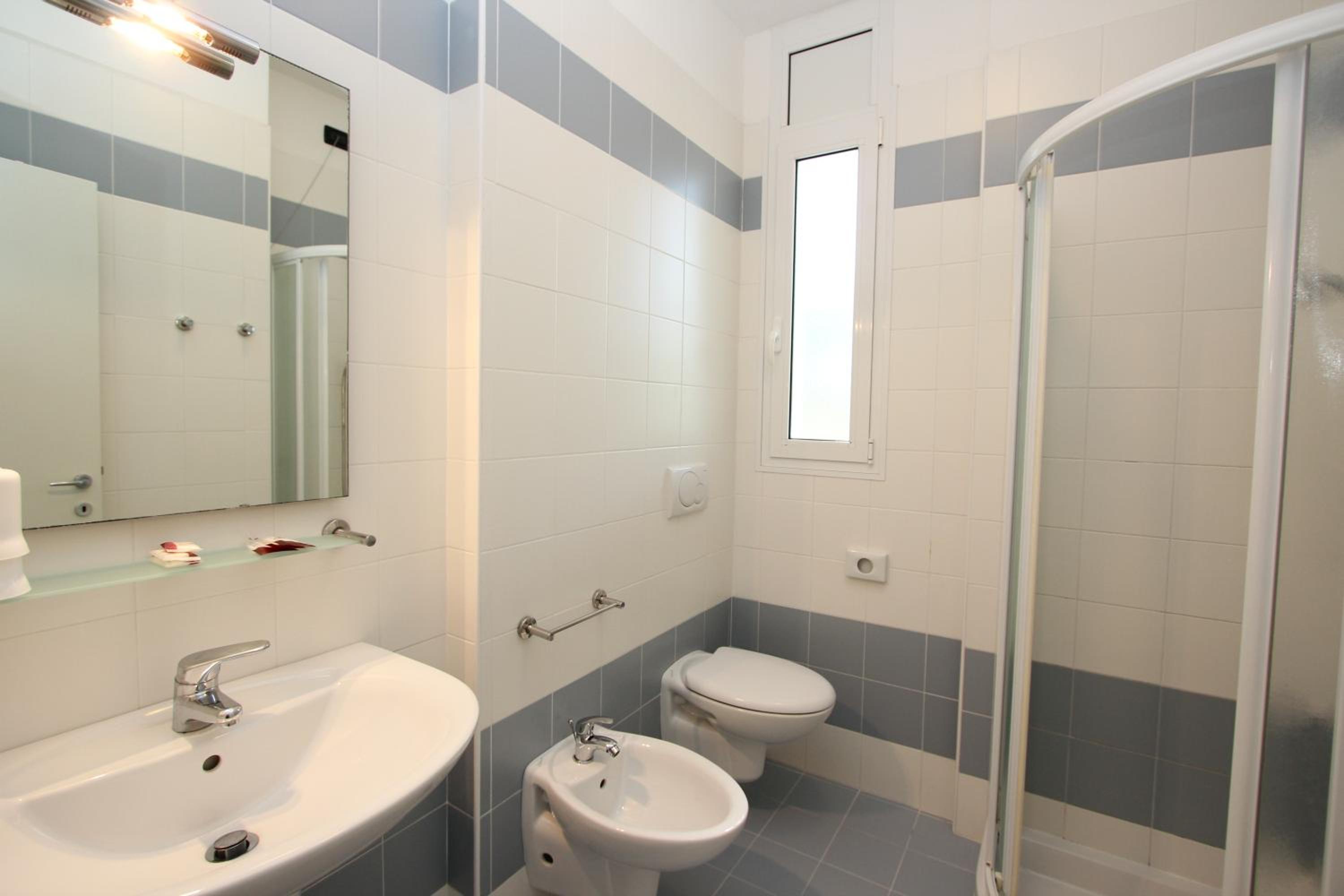 Classic Quadruple Room photo 2