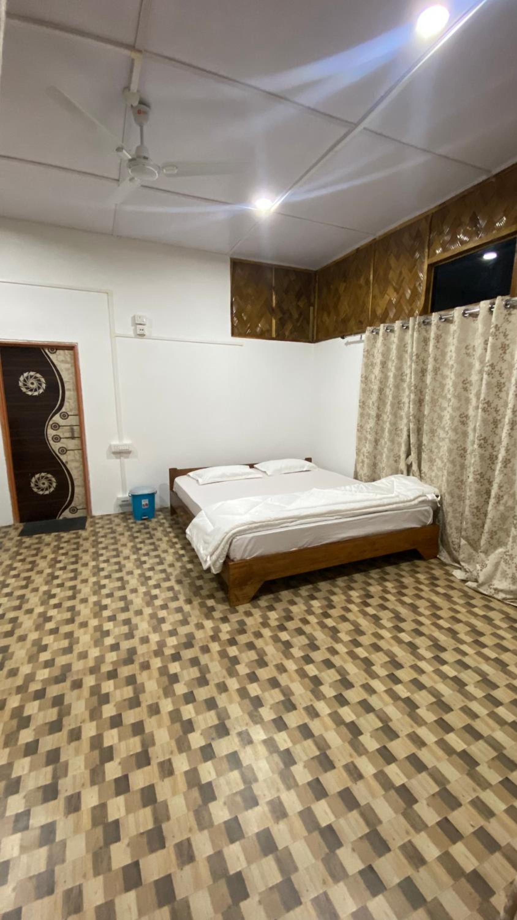 Deluxe King Room photo 1