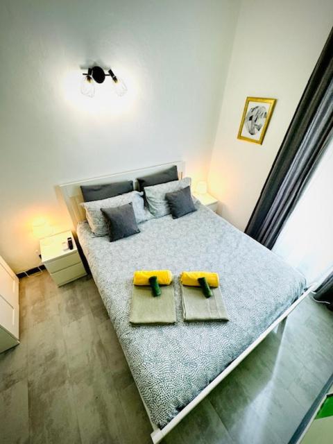 One-Bedroom Apartment photo 1