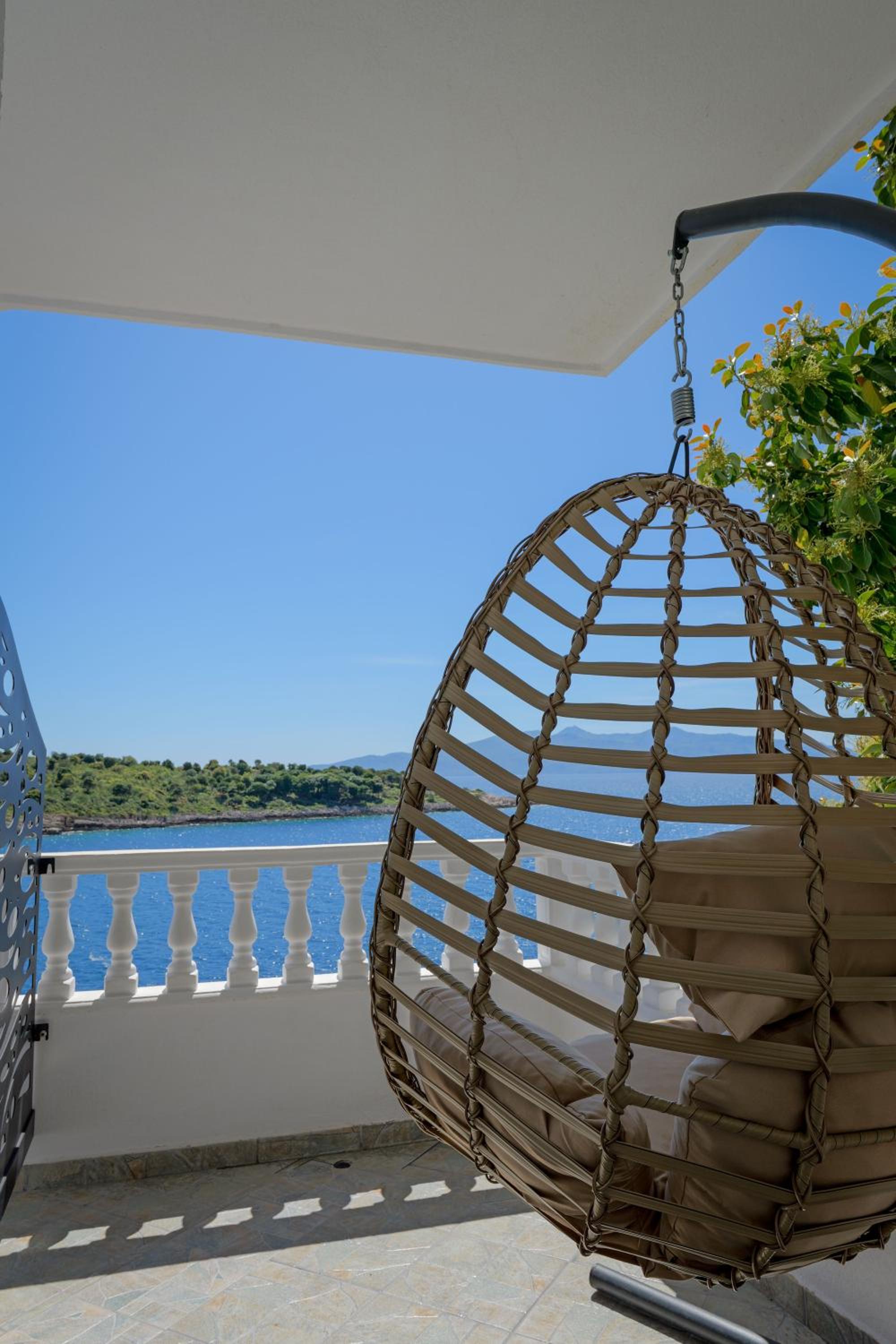 Deluxe Double Room with Balcony and Sea View photo 2