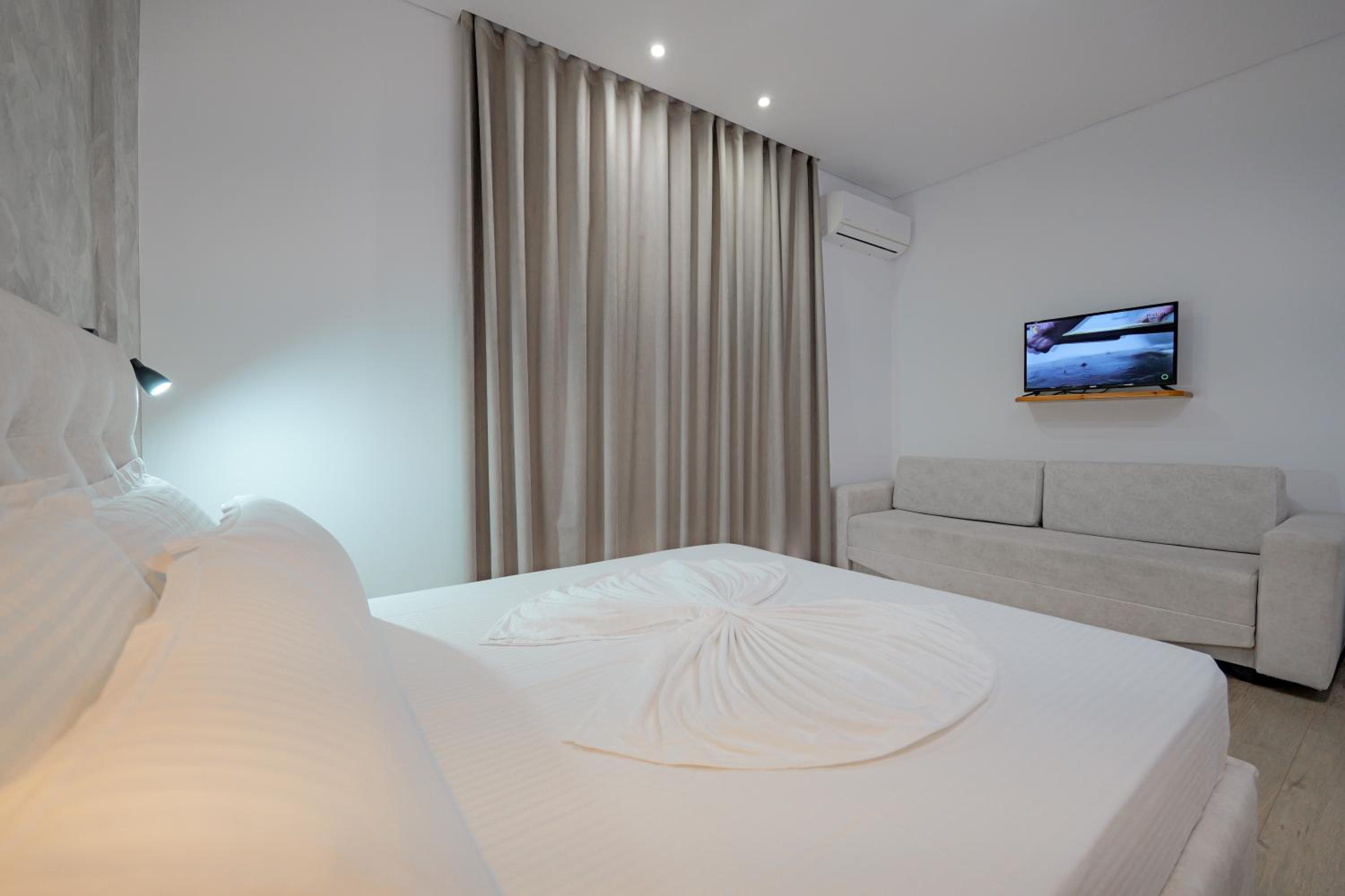 Superior Triple Room with Sea View photo 3