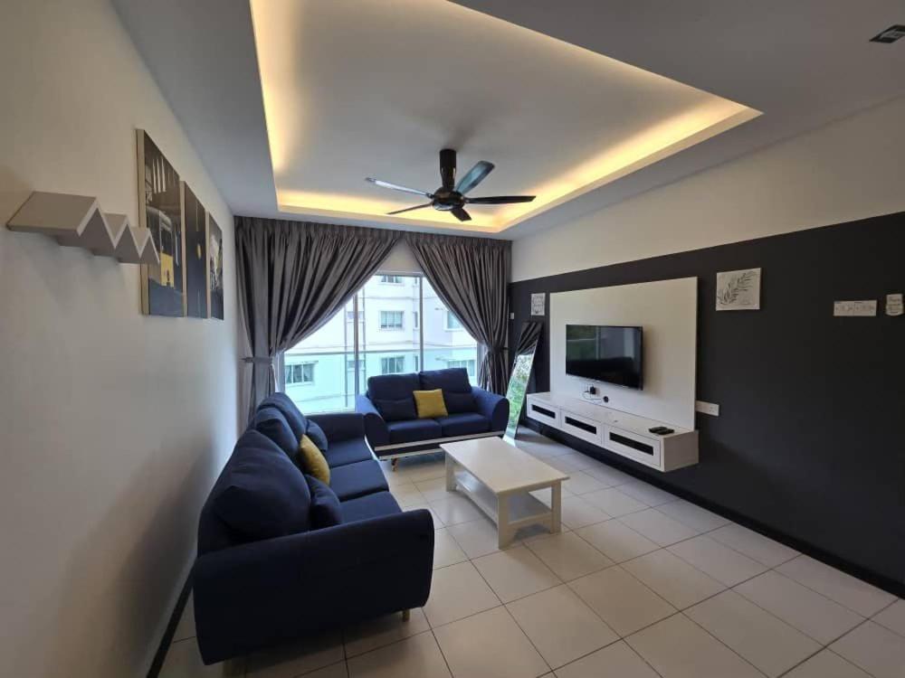 Three-Bedroom Apartment photo 2